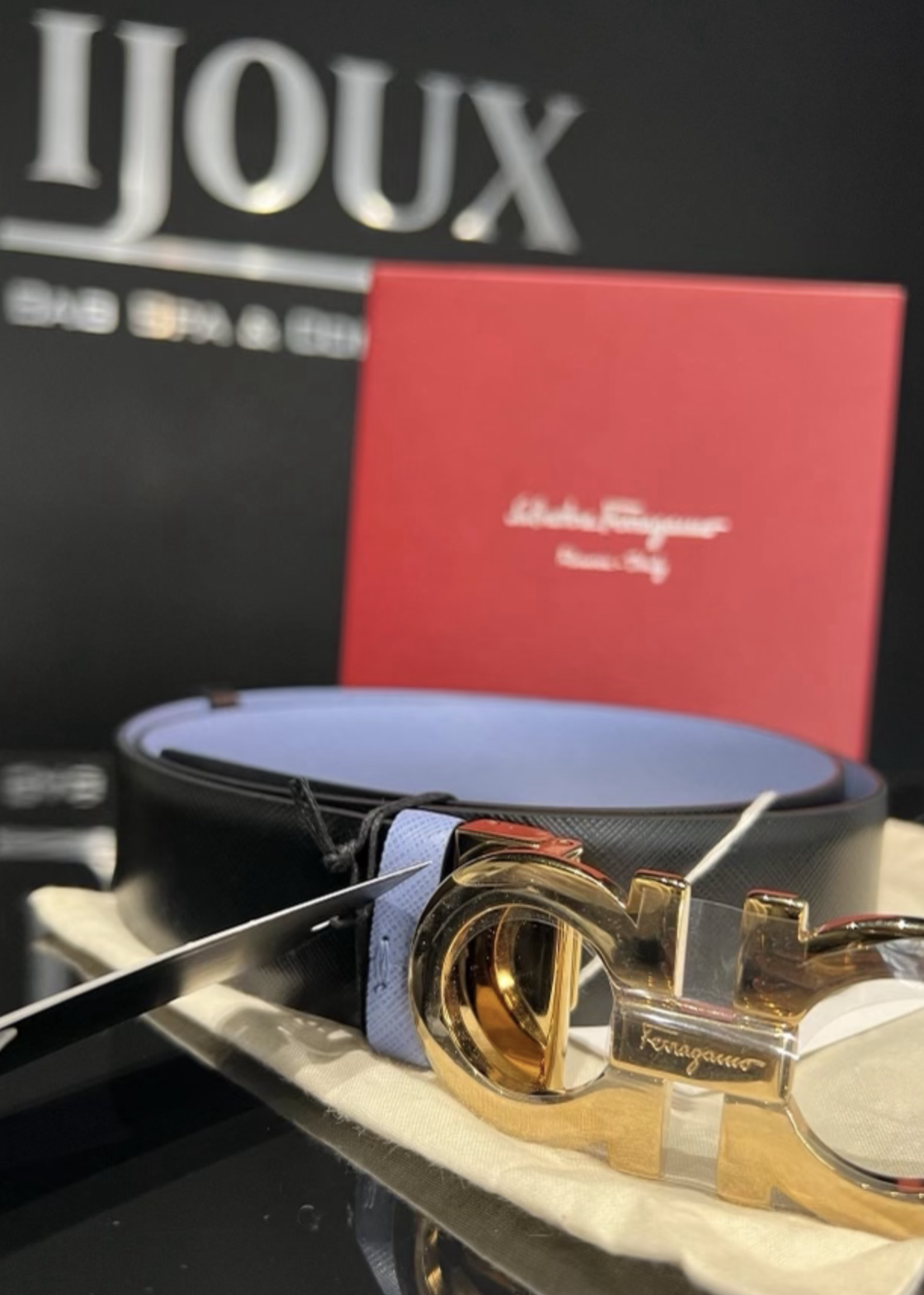 Salvatore Ferragamo Salvatore Ferragamo Reversible Blue/Black 100 Belt