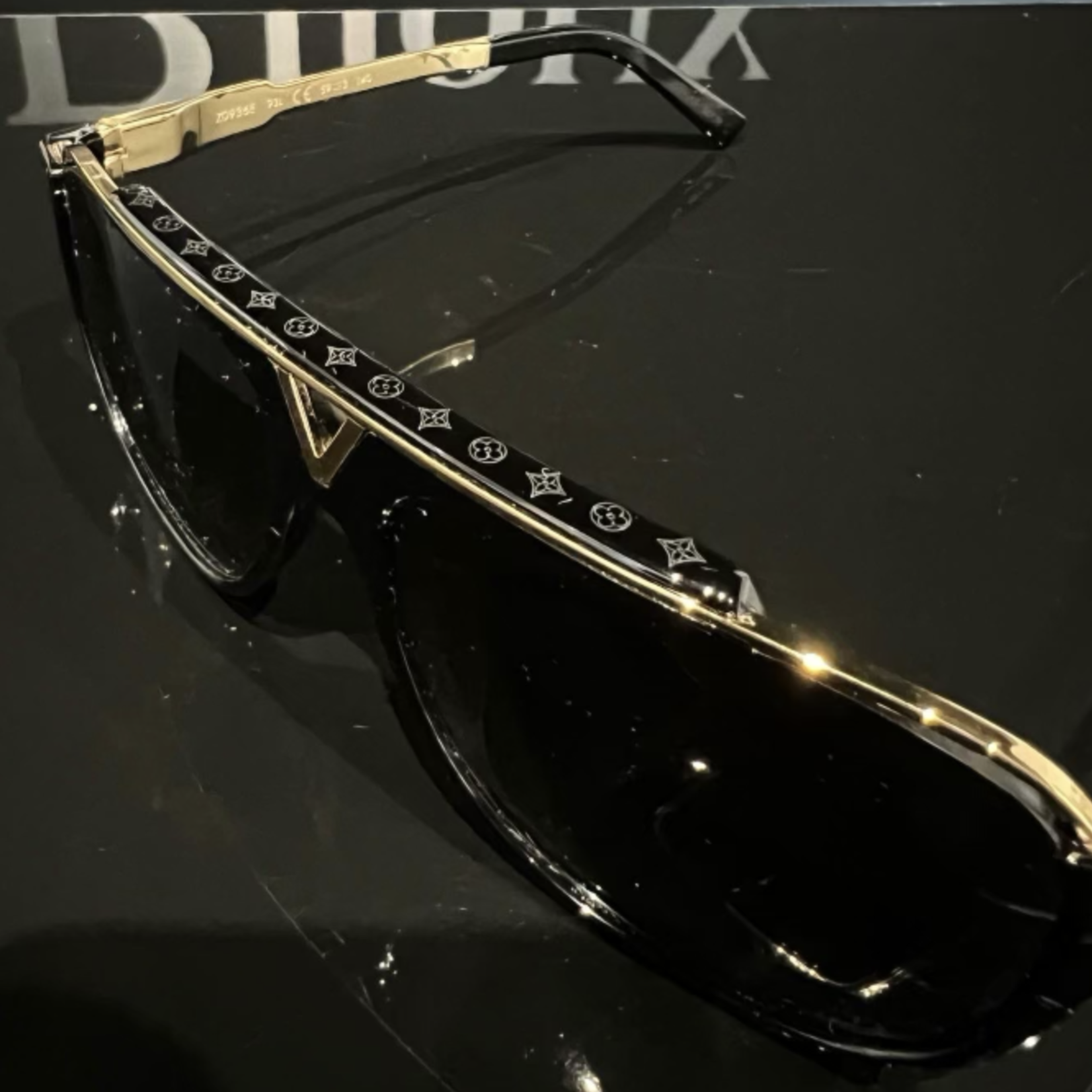 LOUIS VUITTON Black Acetate Frame Mascot Sunglasses Z0936W