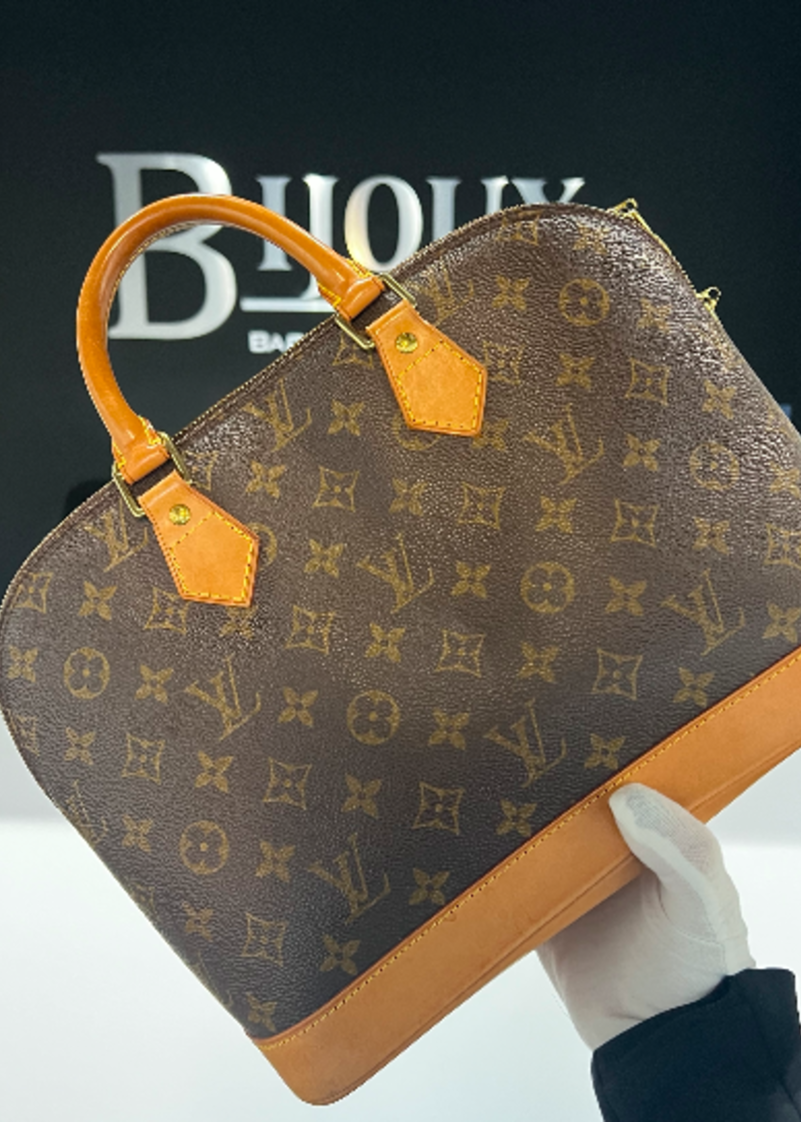 Louis Vuitton Alma PM - Bijoux Bag Spa & Consignment