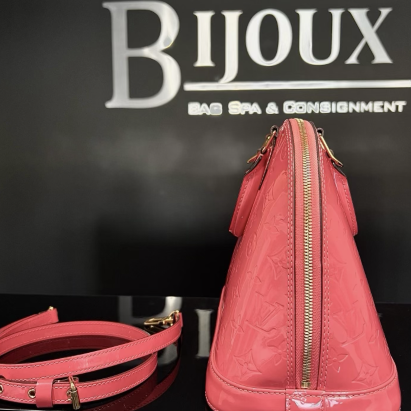 Louis Vuitton Alma Rose Vernis Leather PM ref.1046621 - Joli Closet