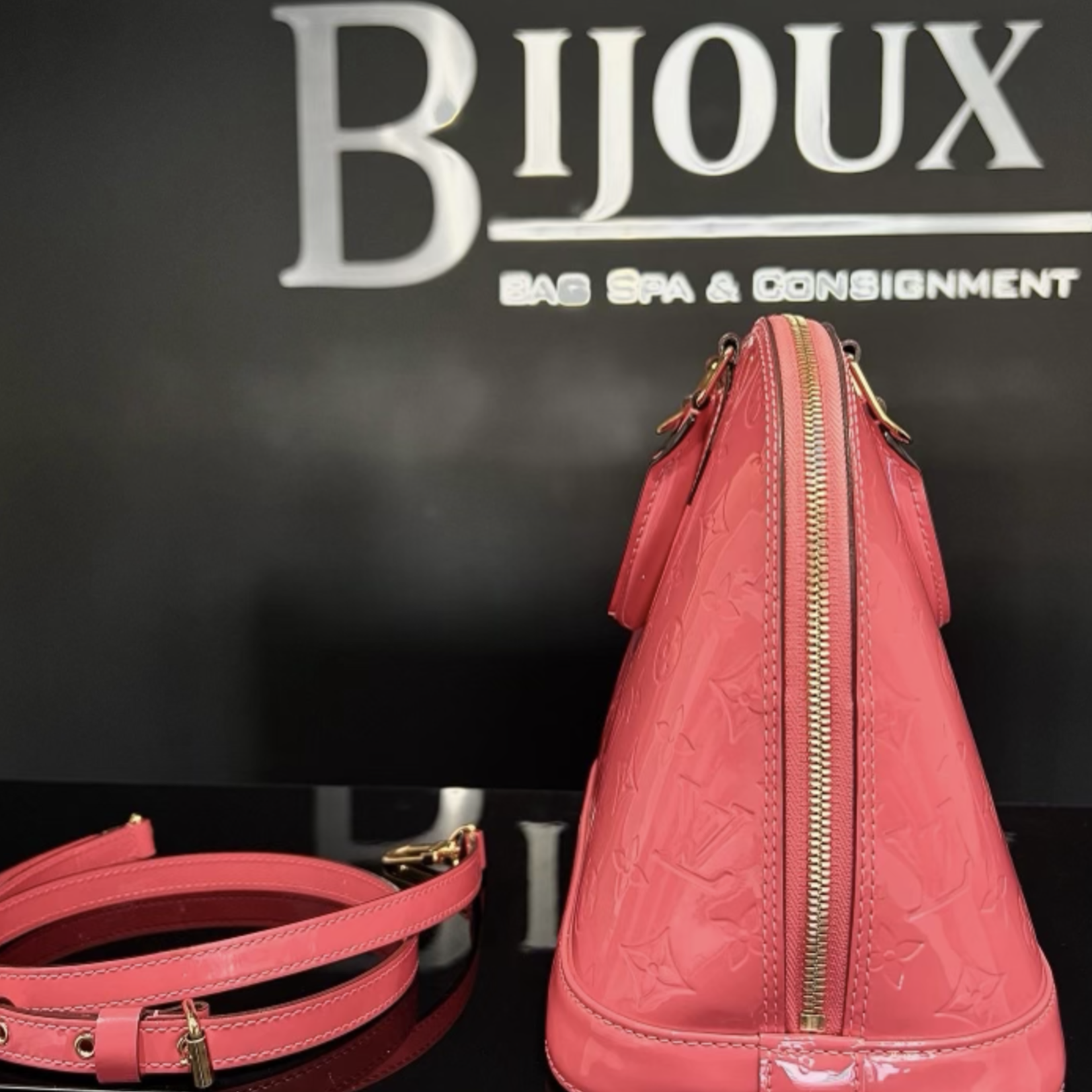 SOLD - Louis Vuitton Alma Vernis PM- Rose