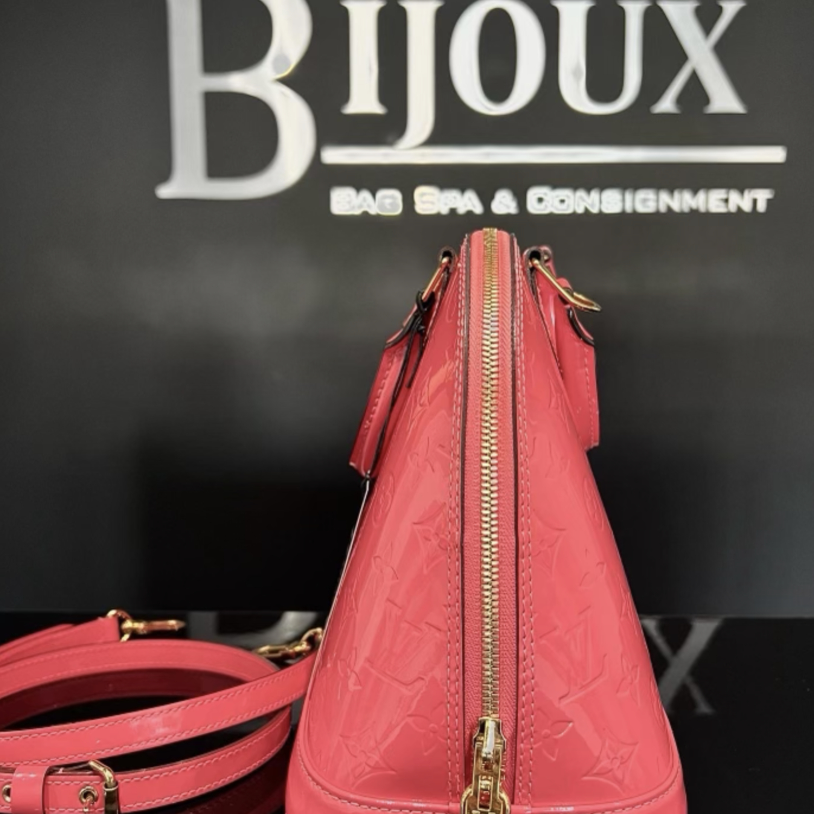 SOLD - Louis Vuitton Alma Vernis PM- Rose