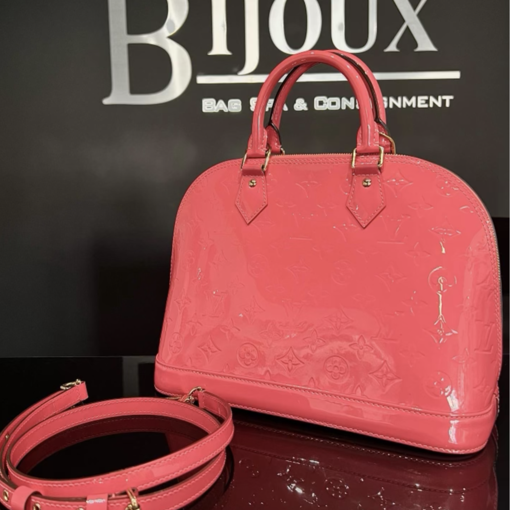 Louis Vuitton Alma Rose Vernis Leather PM ref.1046621 - Joli Closet