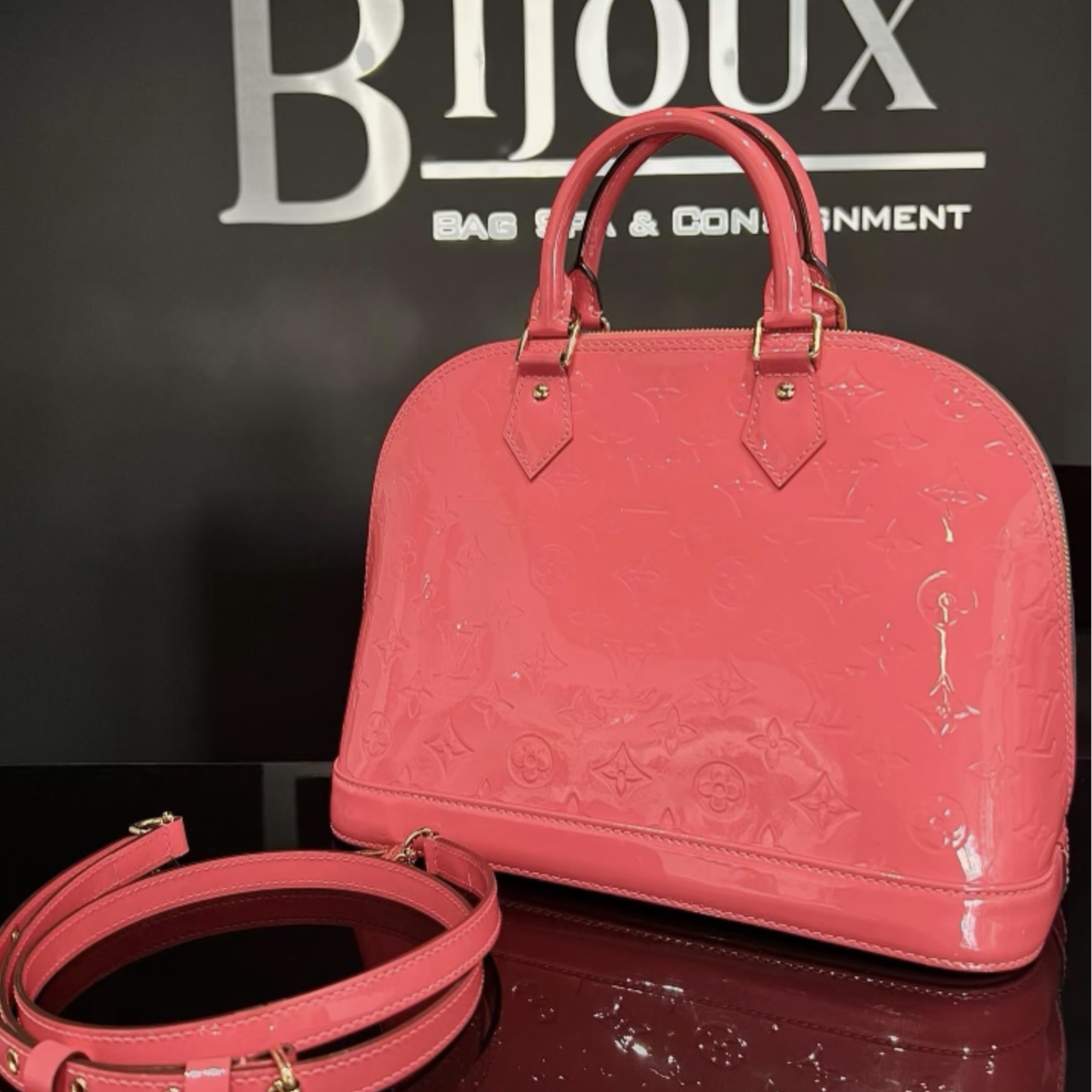 SOLD - Louis Vuitton Alma Vernis PM- Rose
