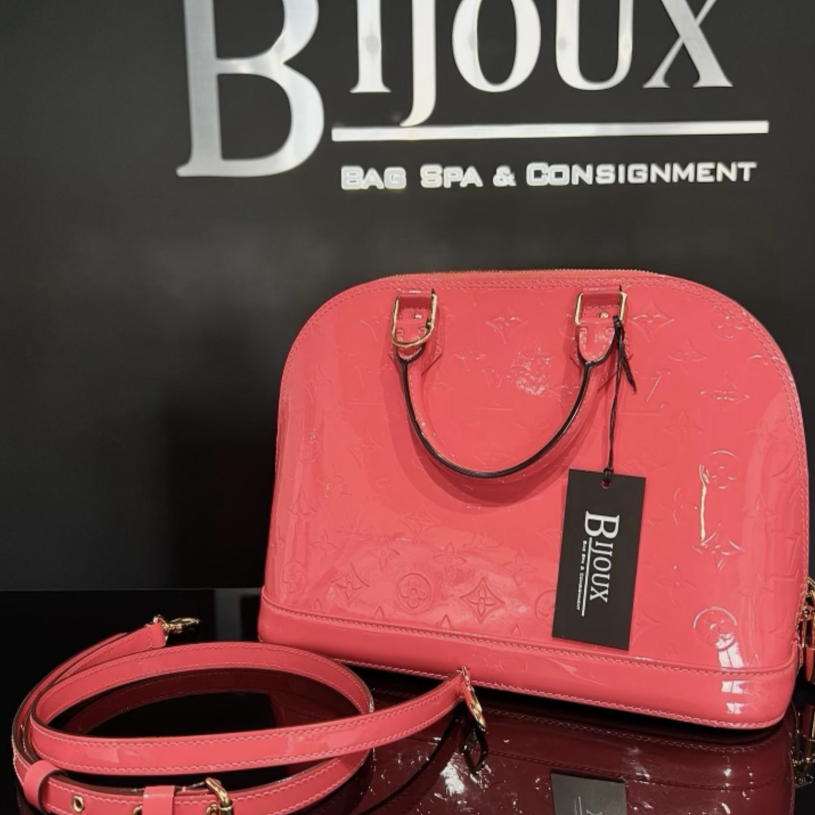 SOLD - Louis Vuitton Alma Vernis PM- Rose