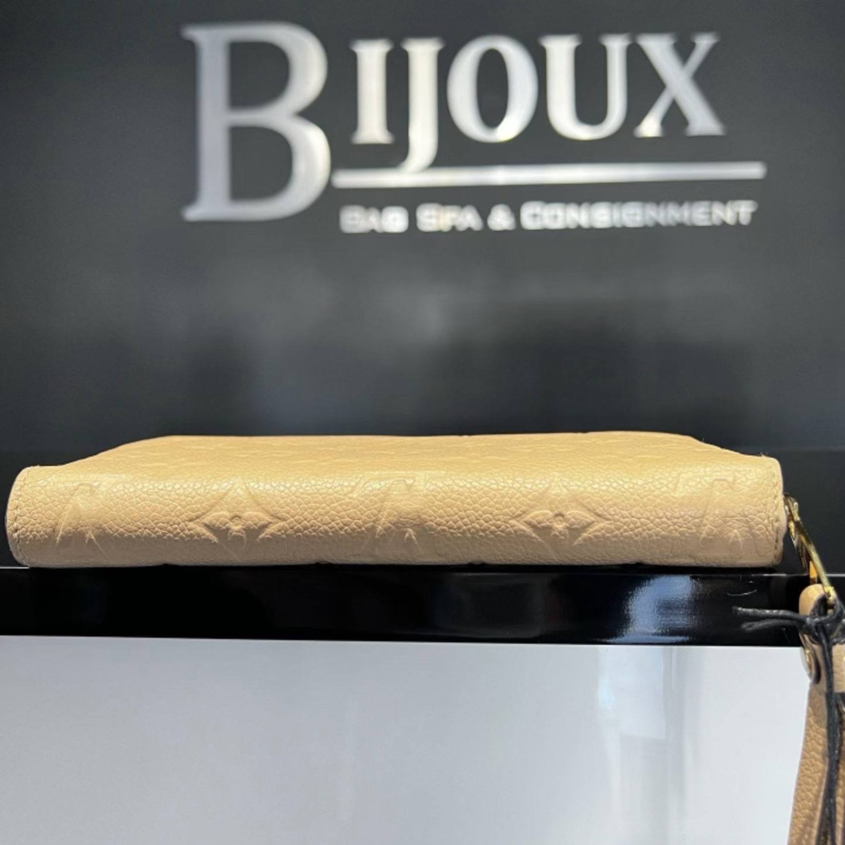 Louis Vuitton SOLD - Louis Vuitton Zippy Wallet  (Dune)