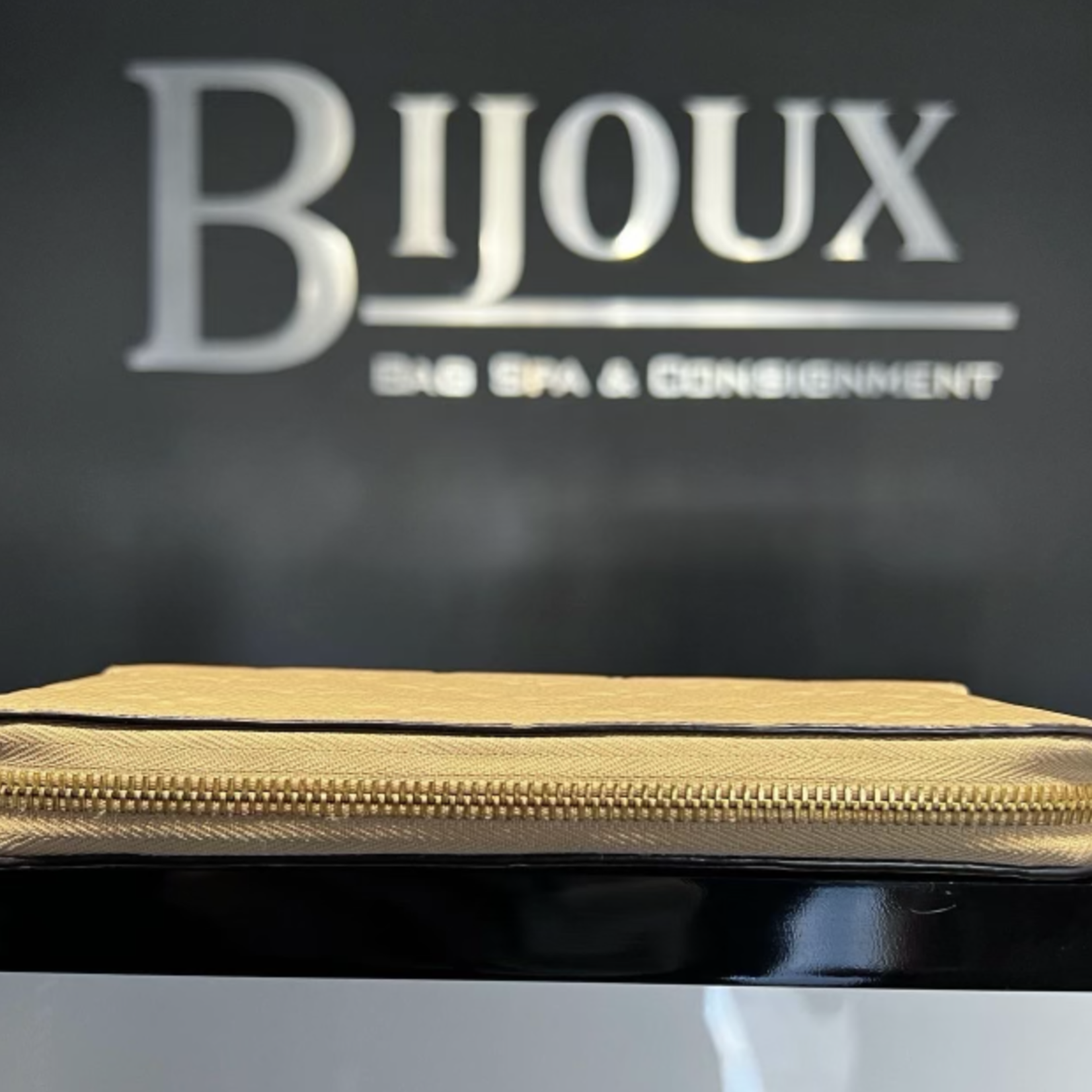 Louis Vuitton SOLD - Louis Vuitton Zippy Wallet  (Dune)