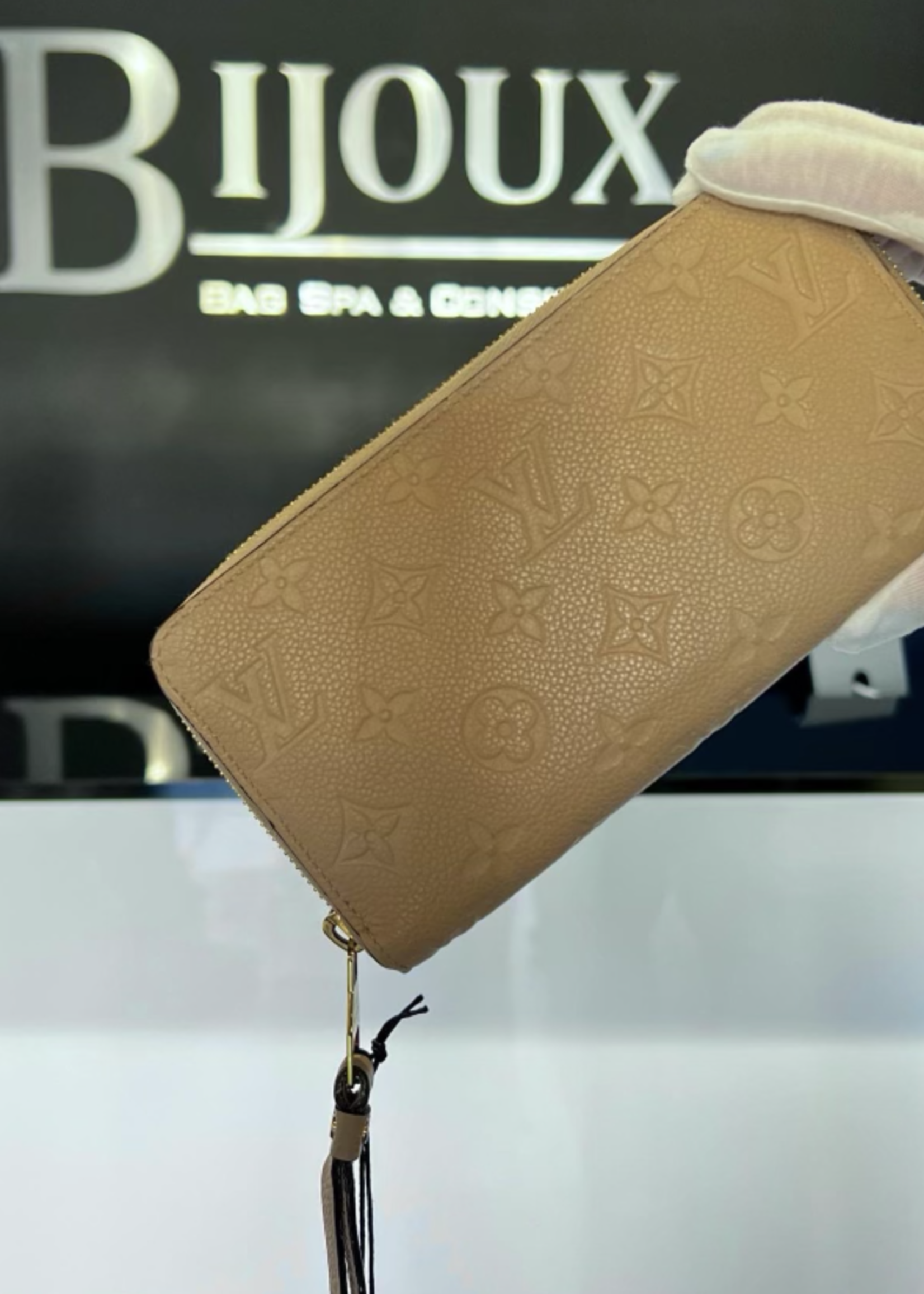 Louis Vuitton SOLD - Louis Vuitton Zippy Wallet  (Dune)