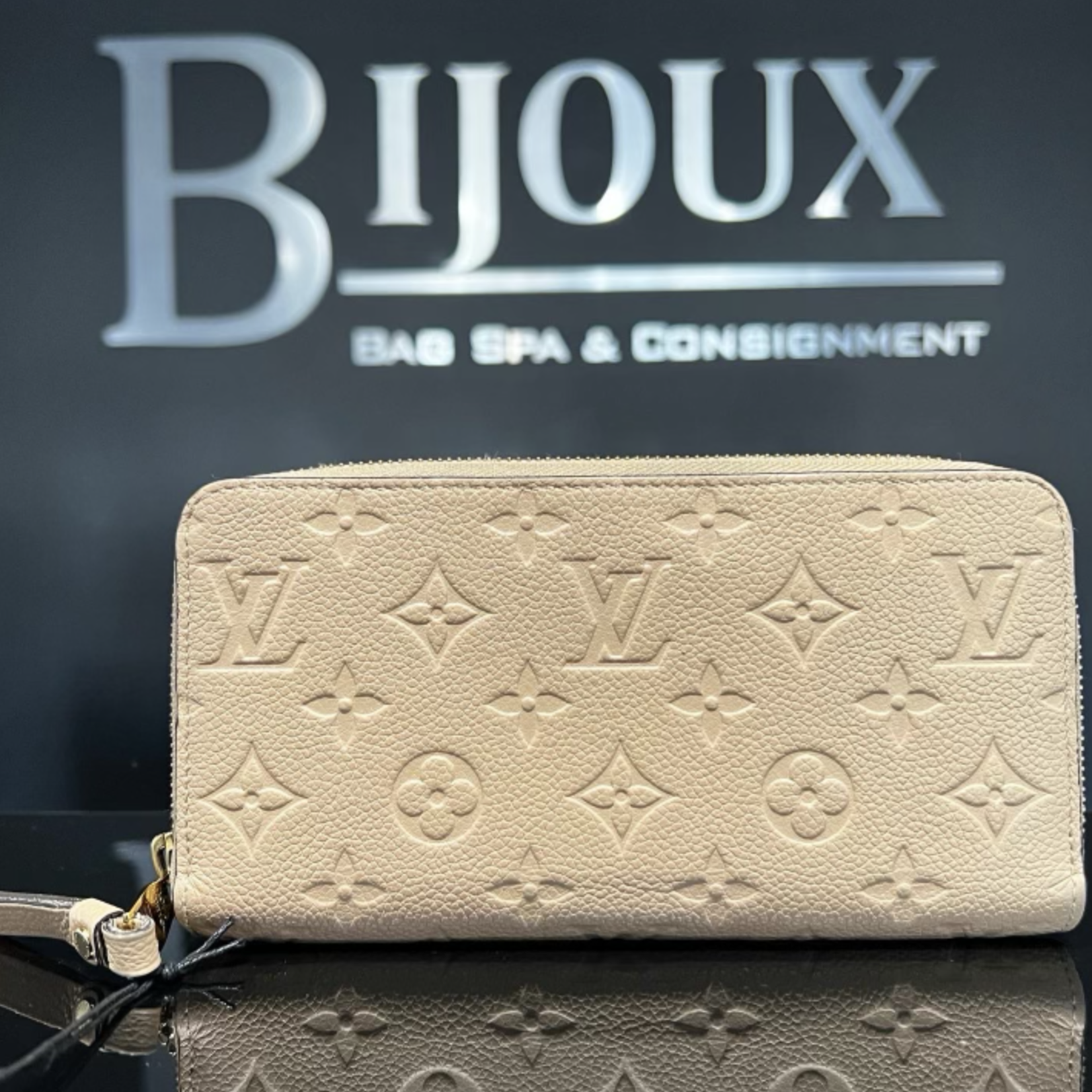 Louis Vuitton SOLD - Louis Vuitton Zippy Wallet  (Dune)