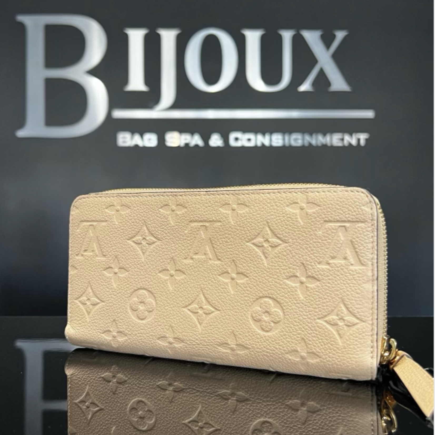 Louis Vuitton SOLD - Louis Vuitton Zippy Wallet  (Dune)