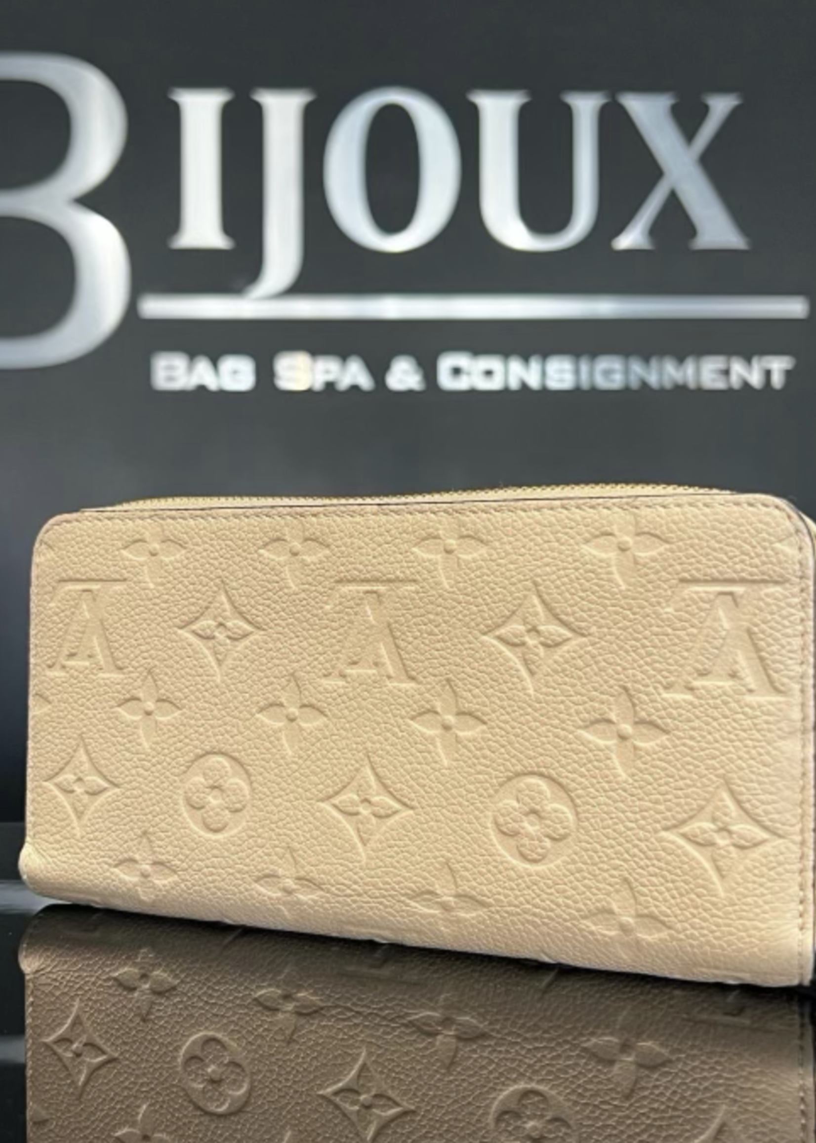 Louis Vuitton SOLD - Louis Vuitton Zippy Wallet  (Dune)