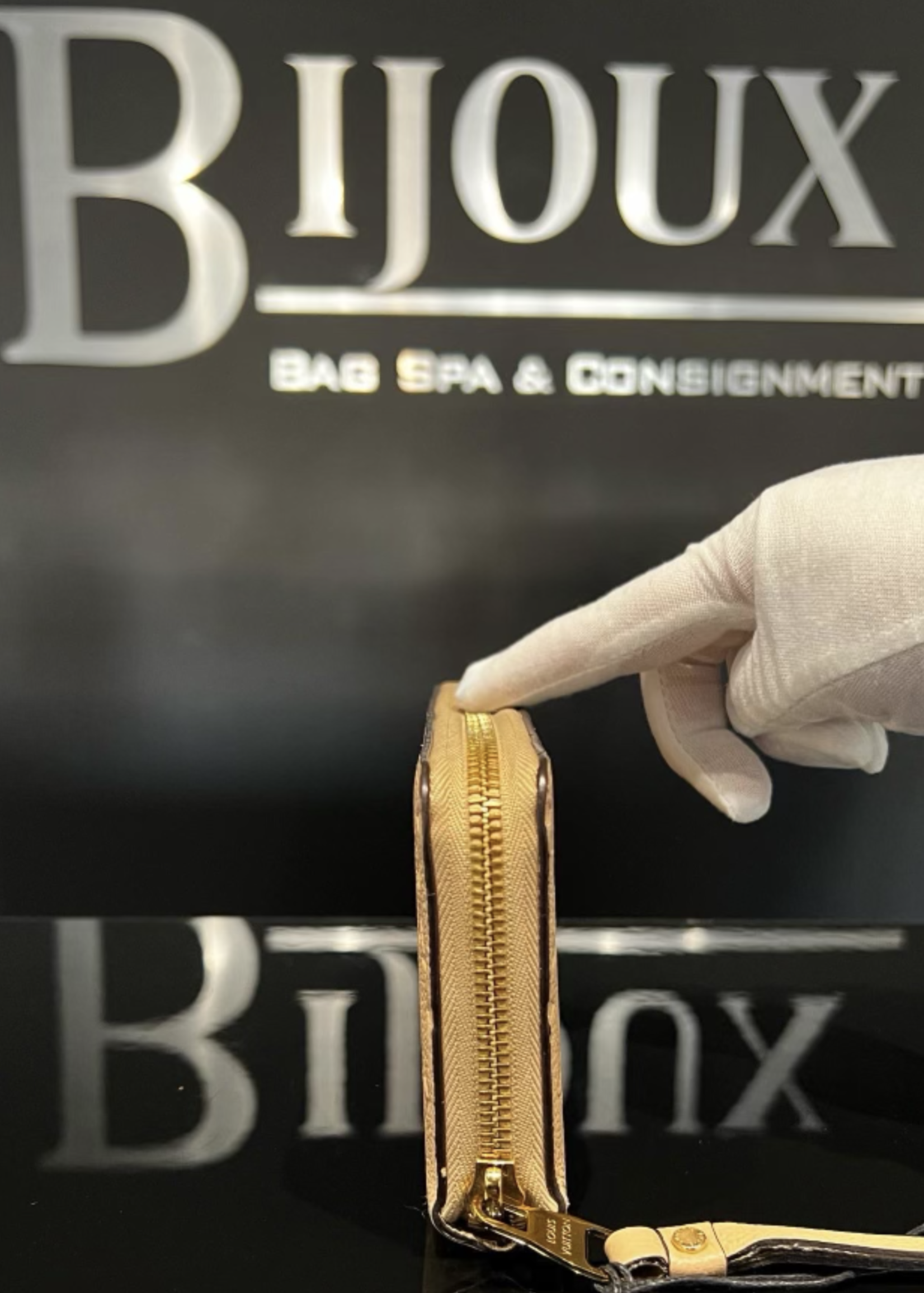 Louis Vuitton SOLD - Louis Vuitton Zippy Wallet  (Dune)