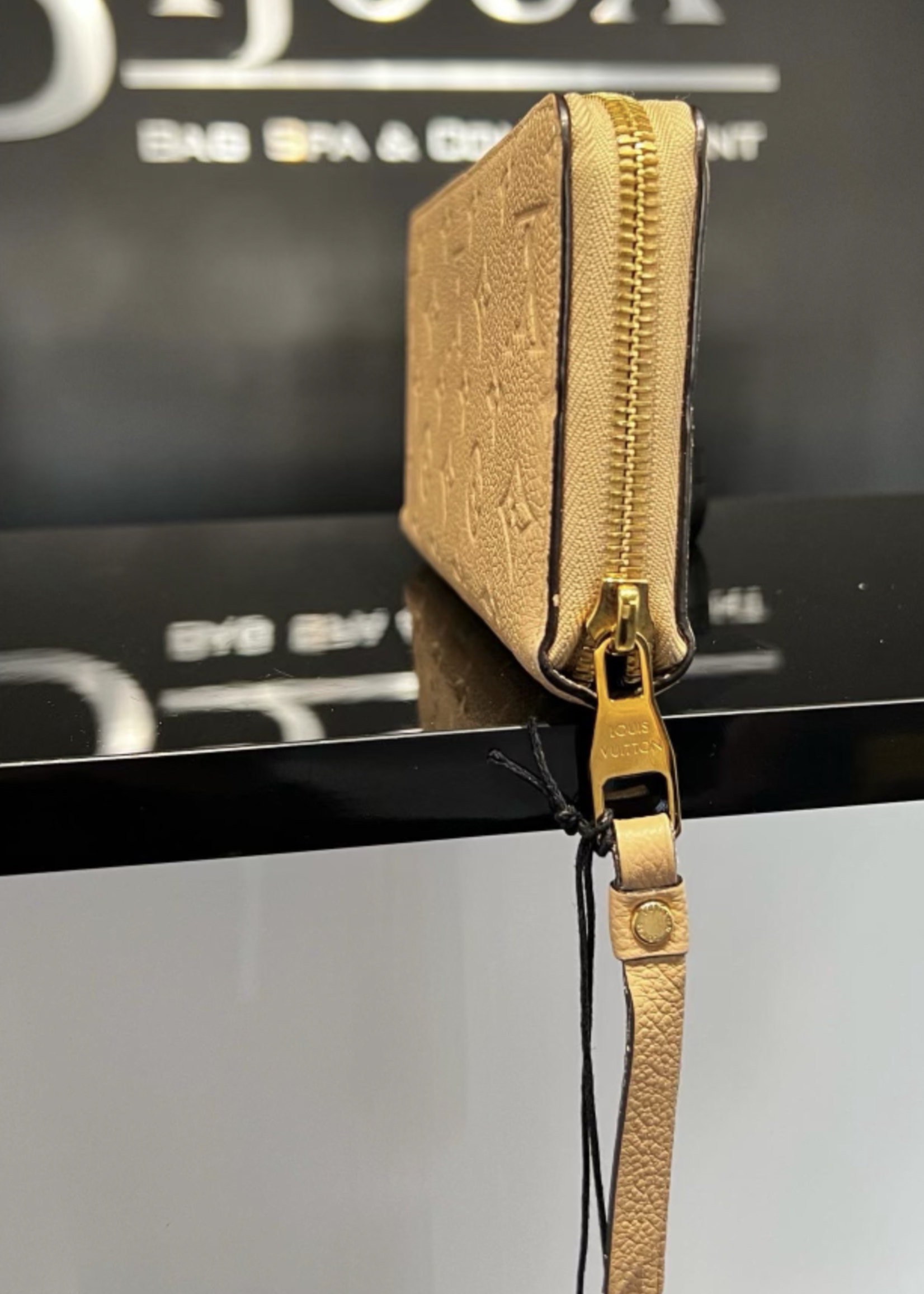 Louis Vuitton SOLD - Louis Vuitton Zippy Wallet  (Dune)