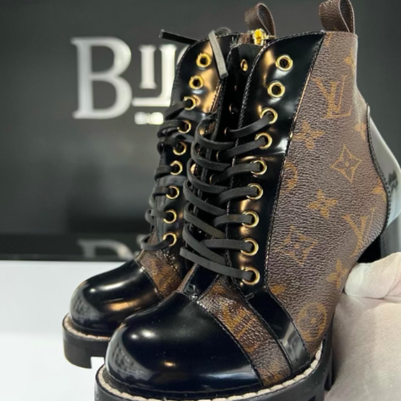 Louis Vuitton SOLD - Louis Vuitton Star Trail Ankle Boots - 35