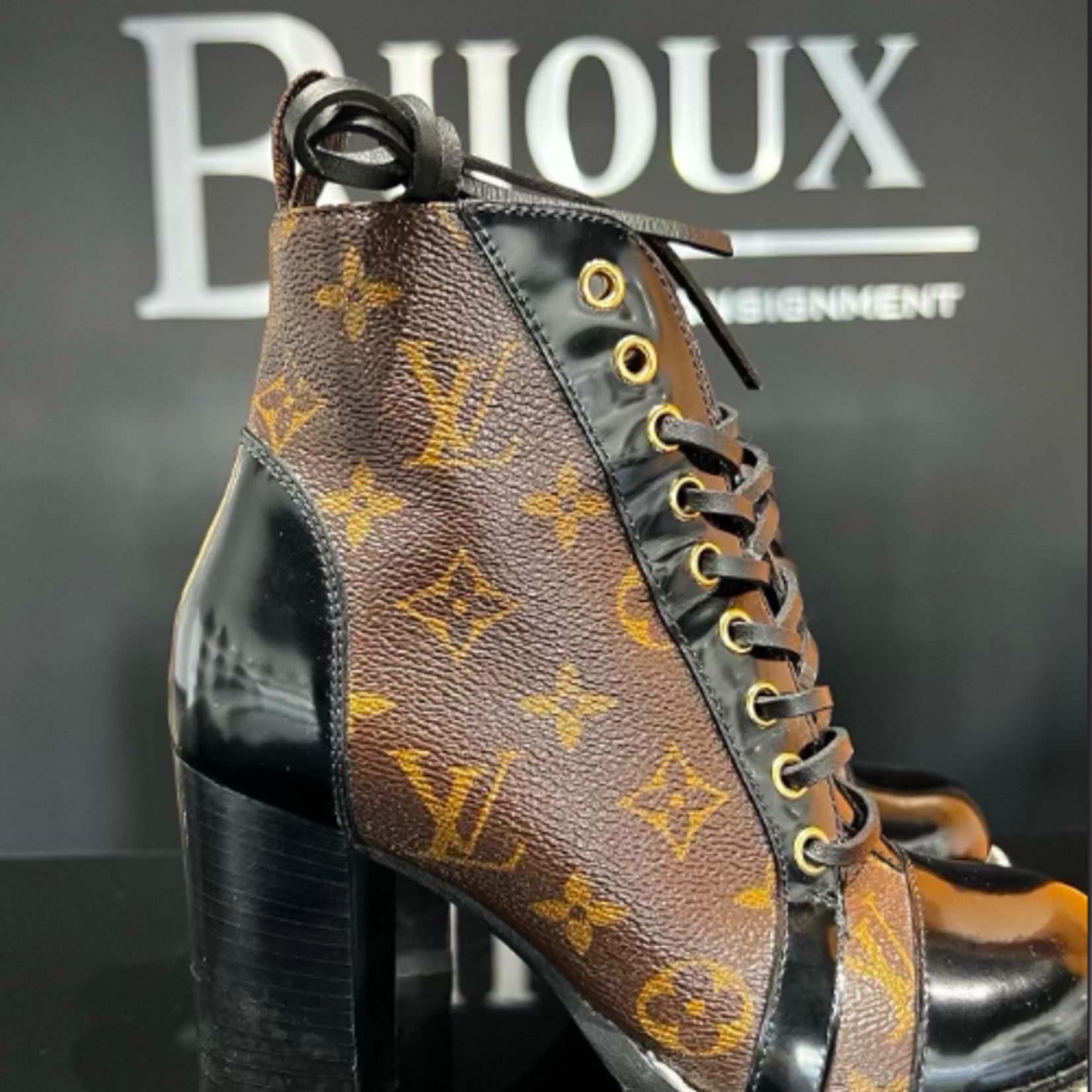 Louis Vuitton SOLD - Louis Vuitton Star Trail Ankle Boots - 35