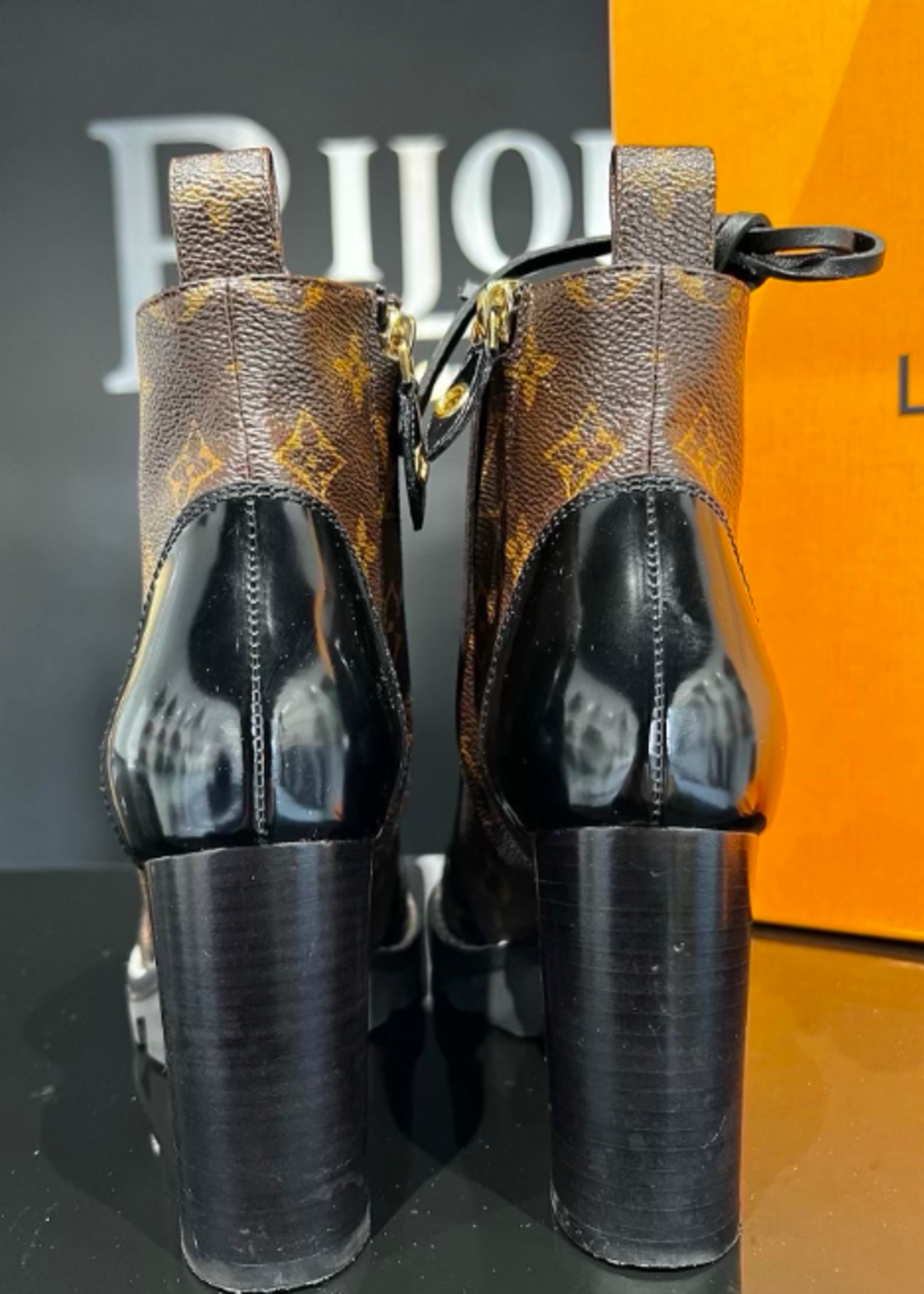 Louis Vuitton SOLD - Louis Vuitton Star Trail Ankle Boots - 35