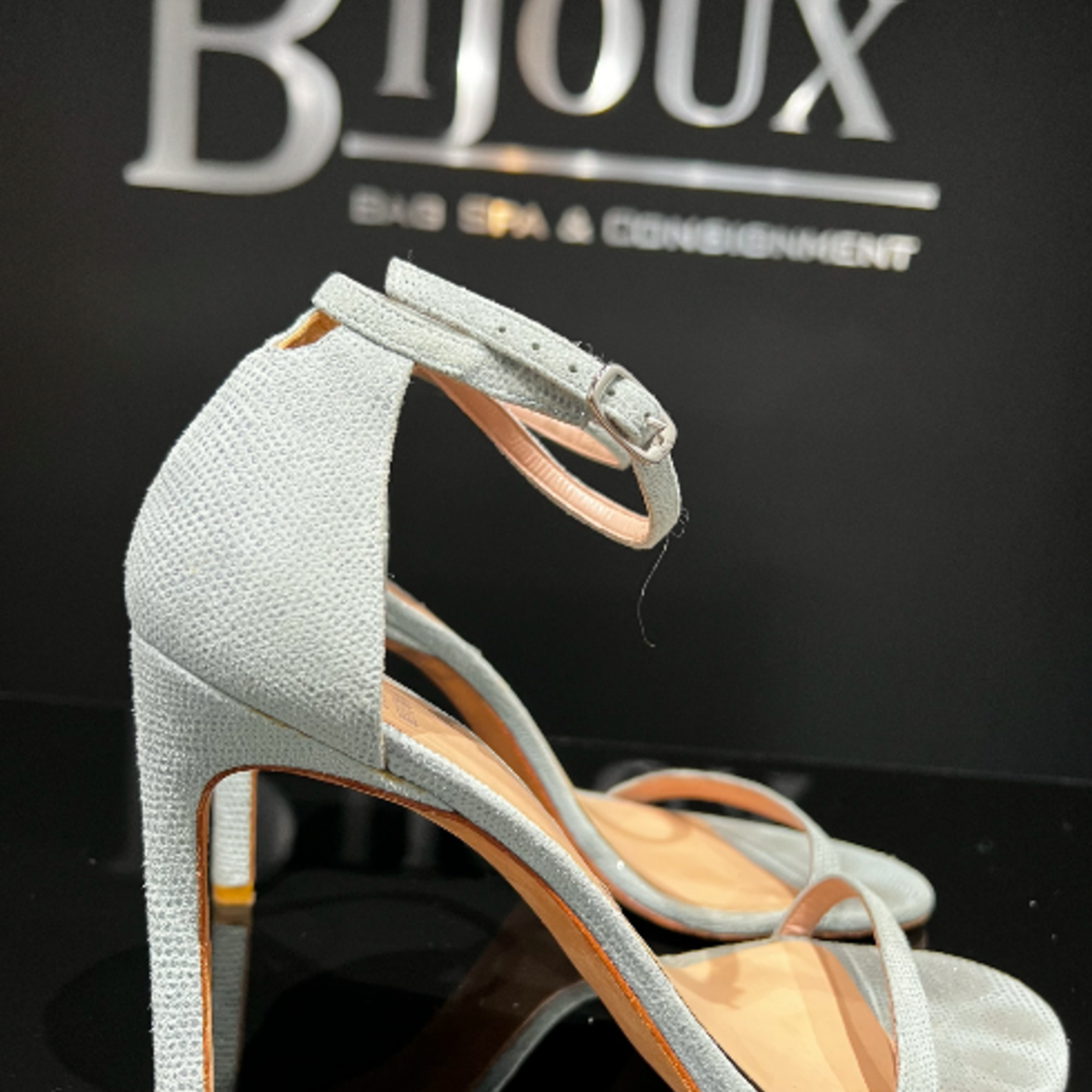 Stuart Weitzman Heels- 38 - Bijoux Bag Spa & Consignment