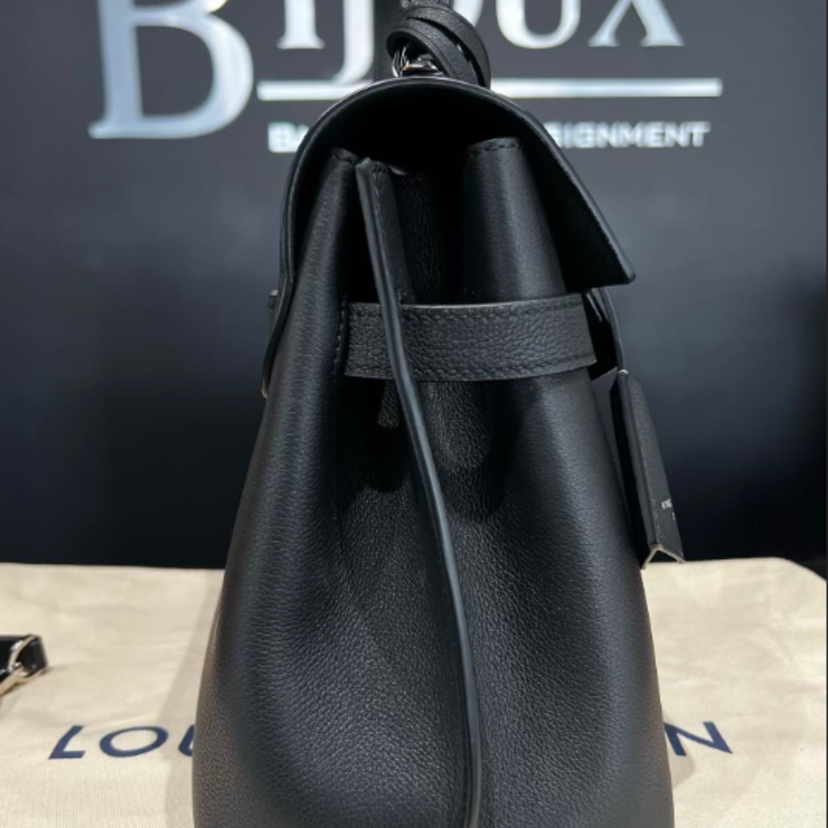 Louis Vuitton SOLD - Louis Vuitton Lock Me Ever MM