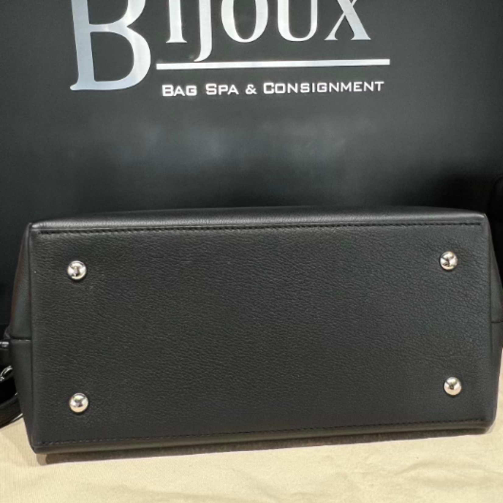 Louis Vuitton SOLD - Louis Vuitton Lock Me Ever MM