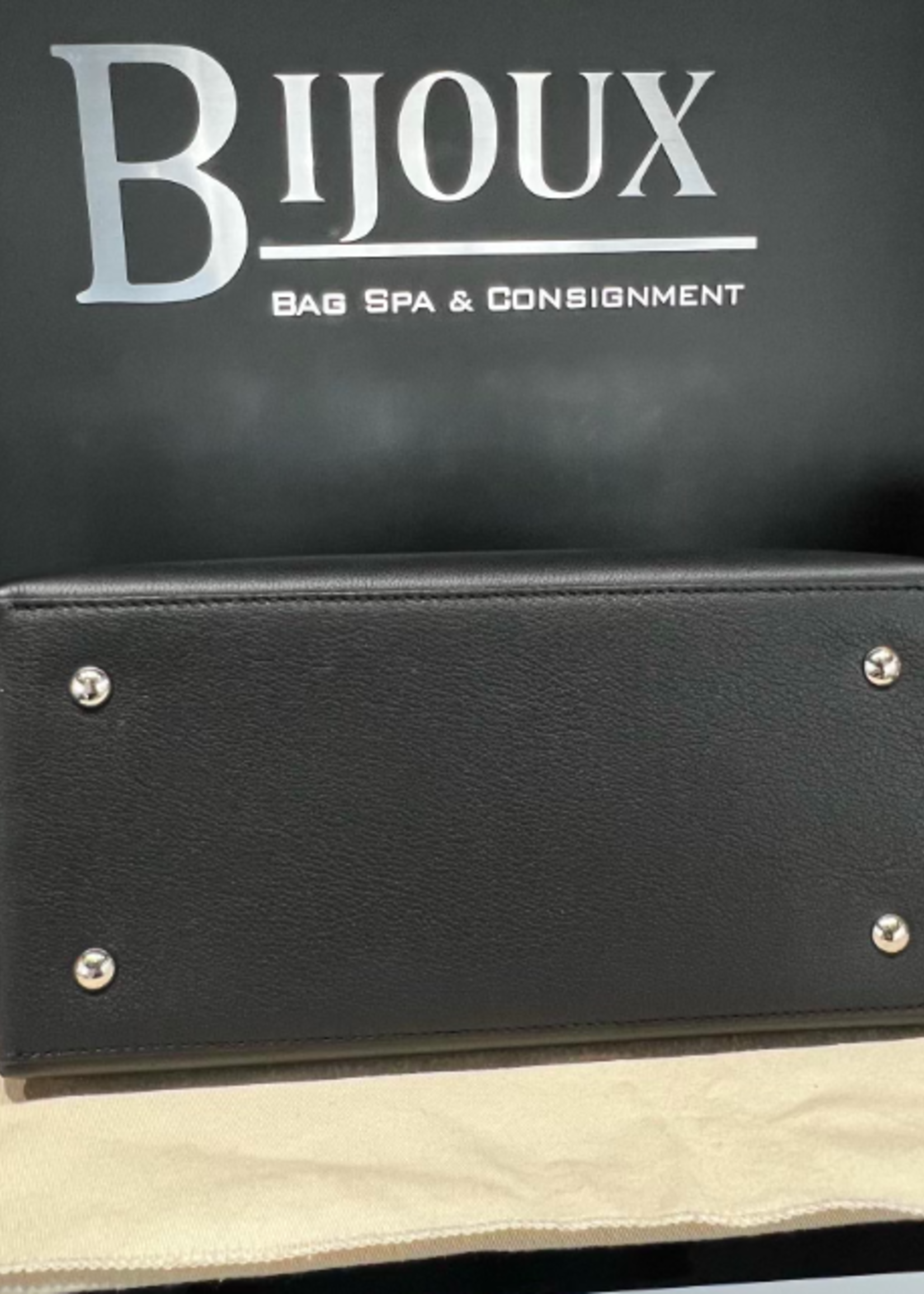 Louis Vuitton SOLD - Louis Vuitton Lock Me Ever MM