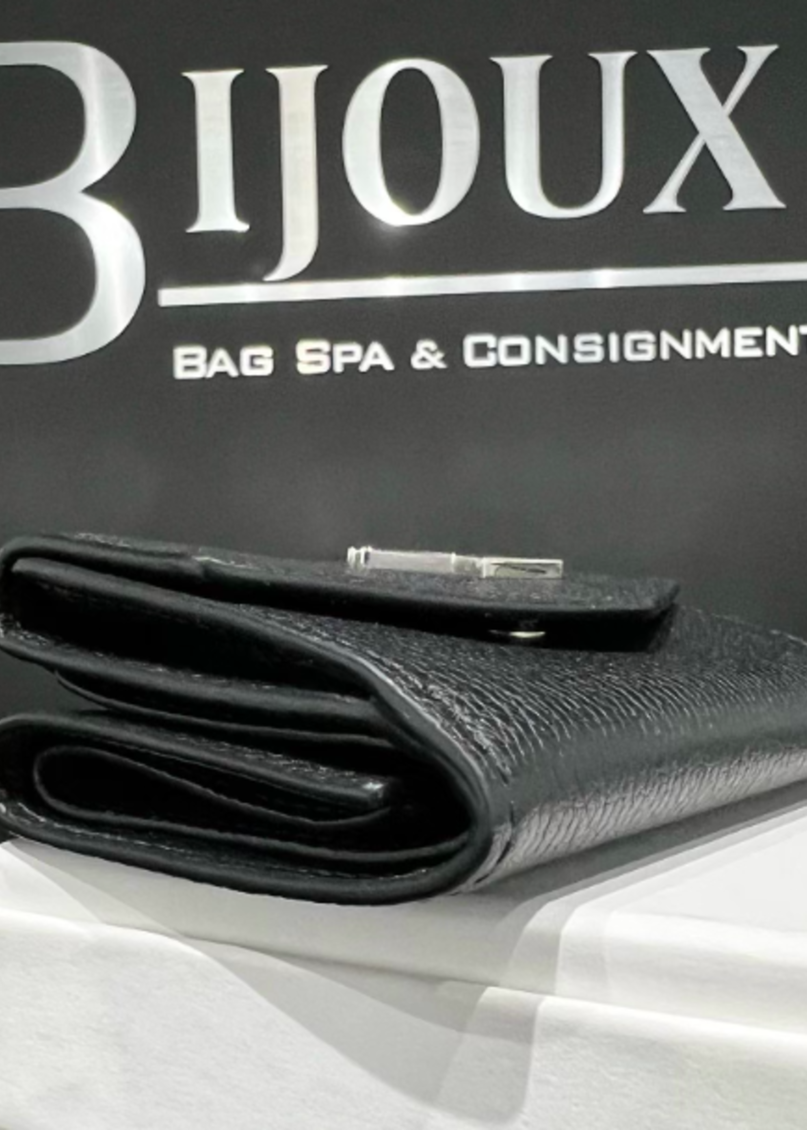 Louis Vuitton Lock Me Mini Wallet - Bijoux Bag Spa & Consignment