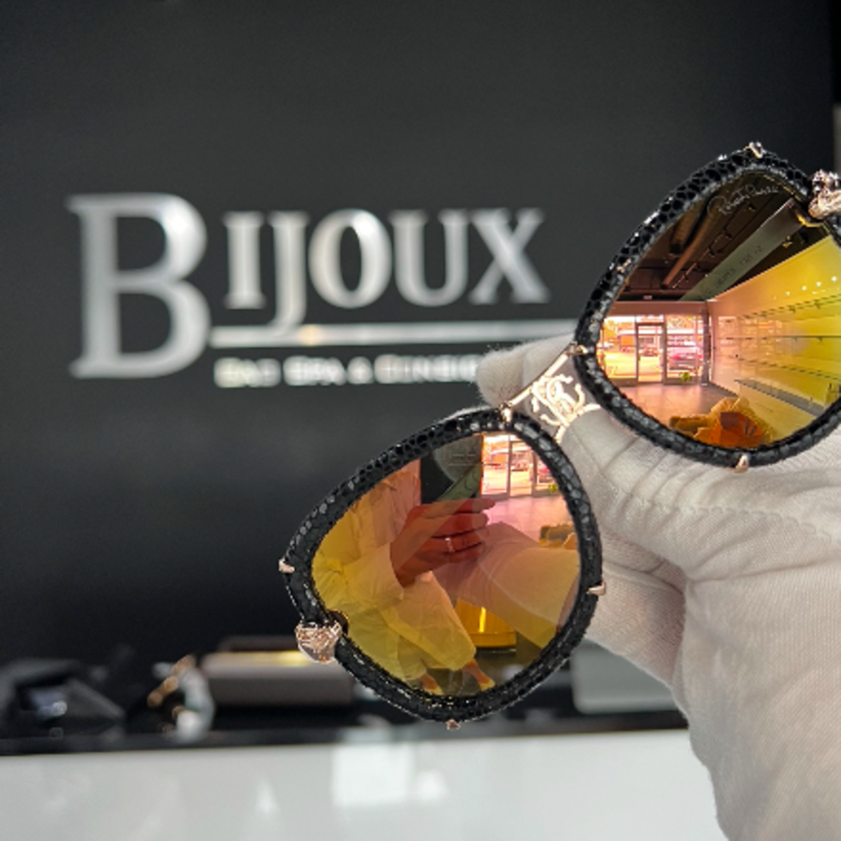 SOLD - ROBERTO CAVALLI MIRFAK 915S SUNGLASSES