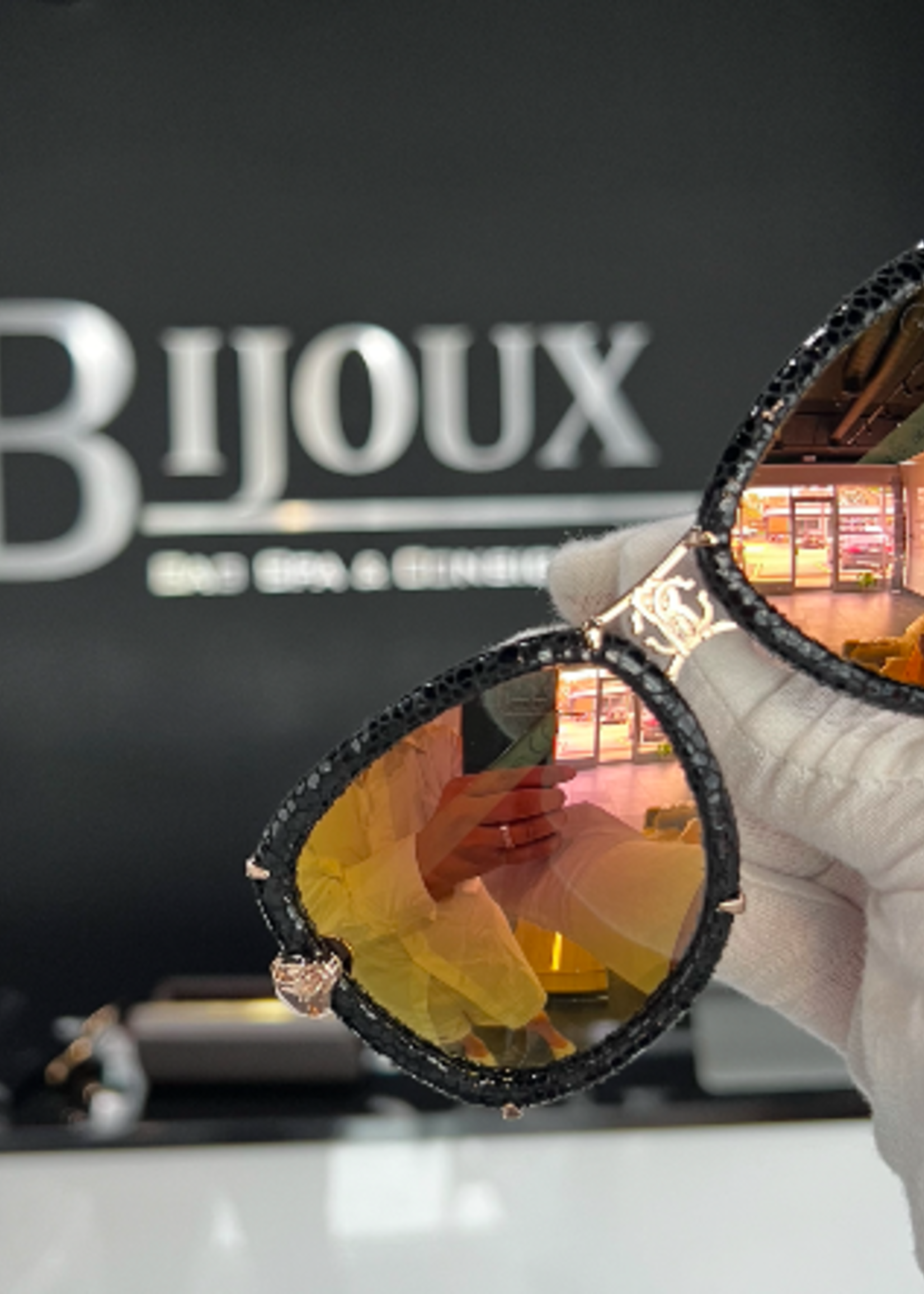 SOLD - ROBERTO CAVALLI MIRFAK 915S SUNGLASSES