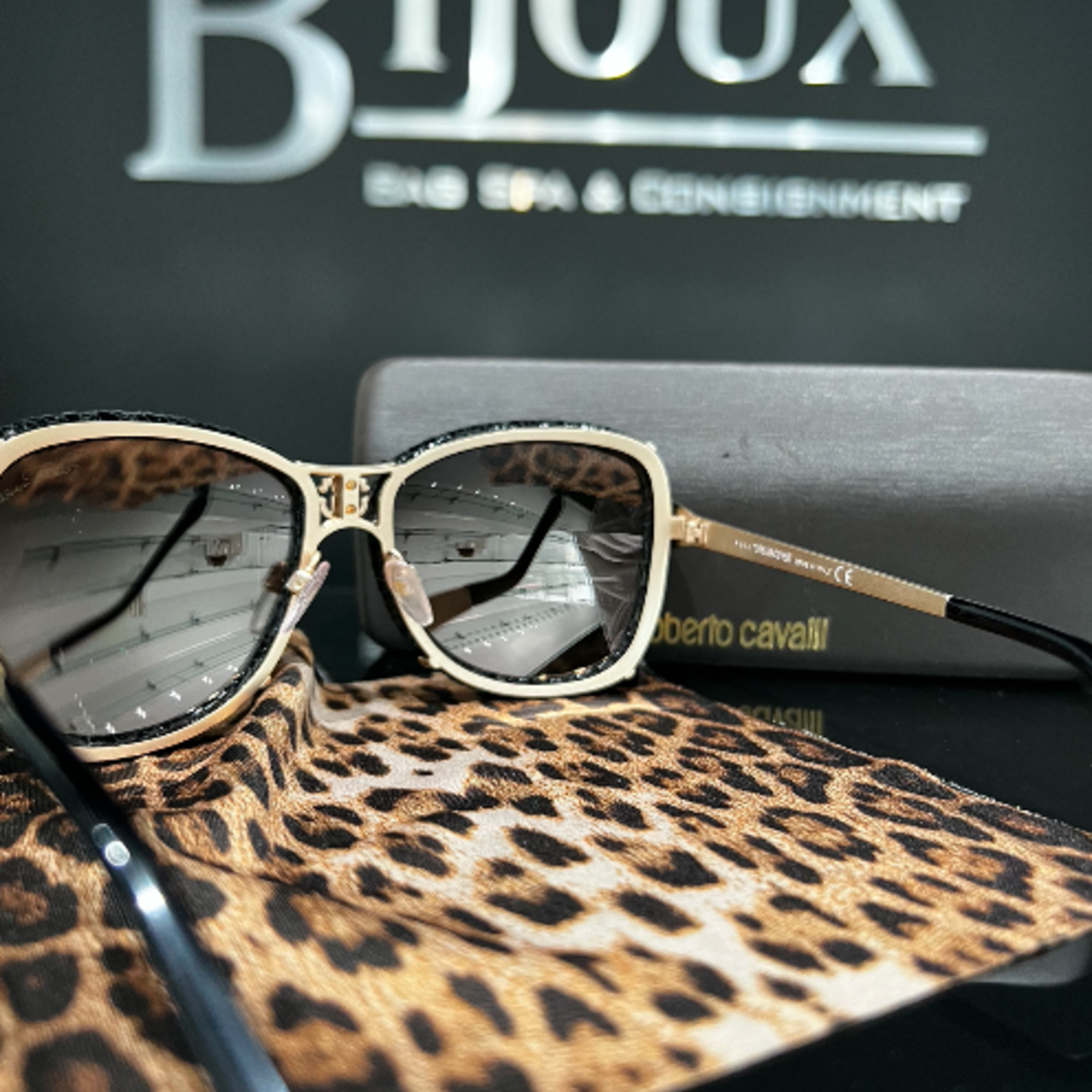 SOLD - ROBERTO CAVALLI MIRFAK 915S SUNGLASSES