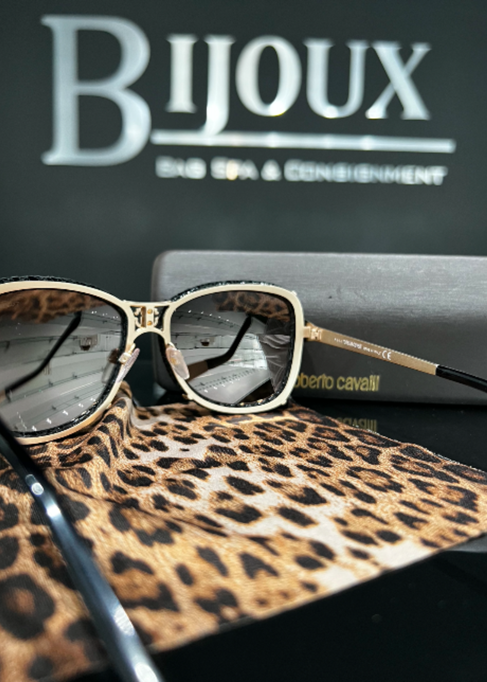 SOLD - ROBERTO CAVALLI MIRFAK 915S SUNGLASSES