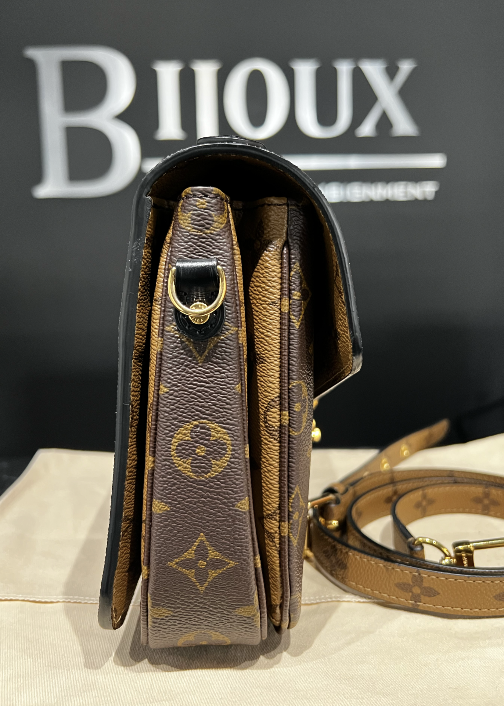 Louis Vuitton SOLD - Louis Vuitton Pochette Metis