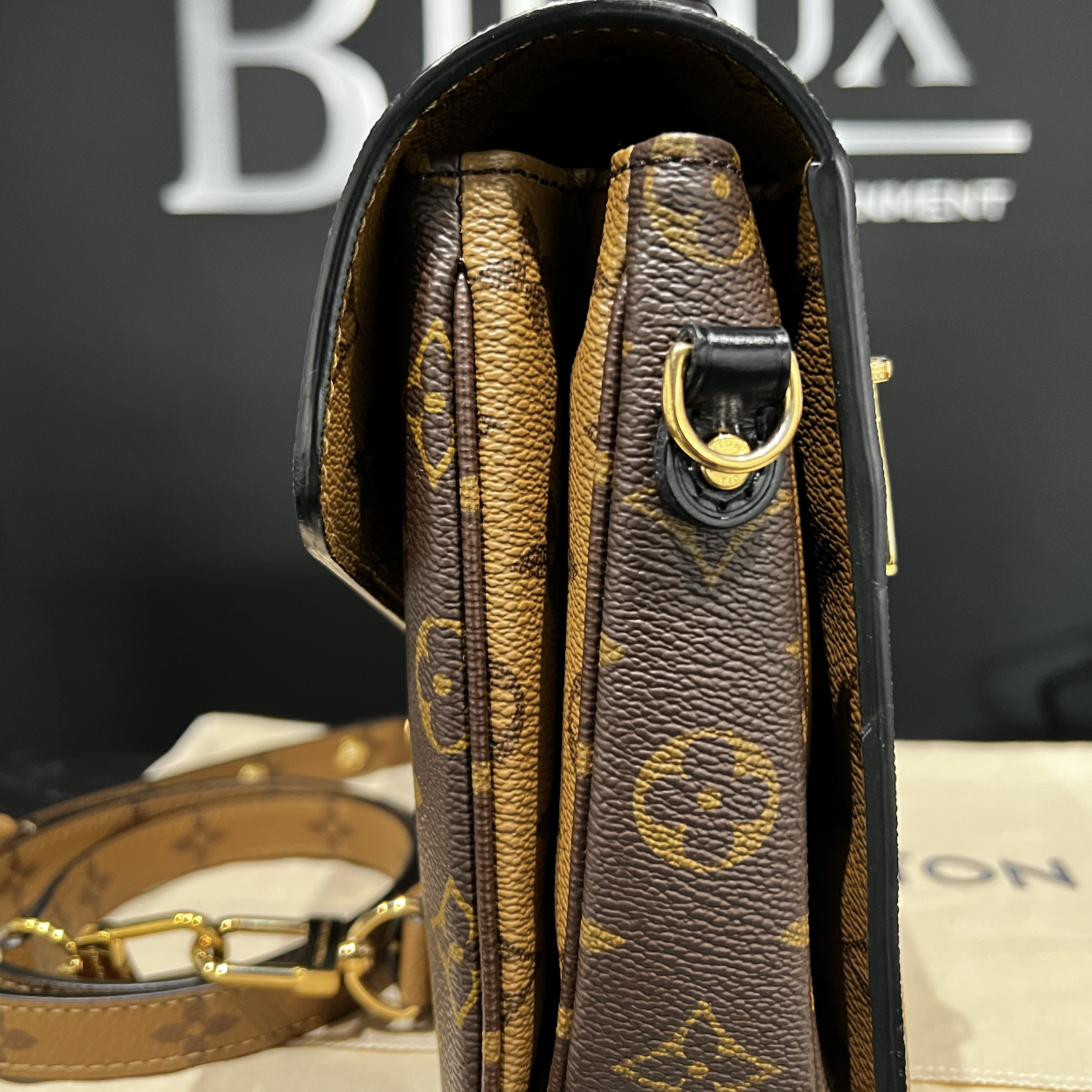 Louis Vuitton SOLD - Louis Vuitton Pochette Metis