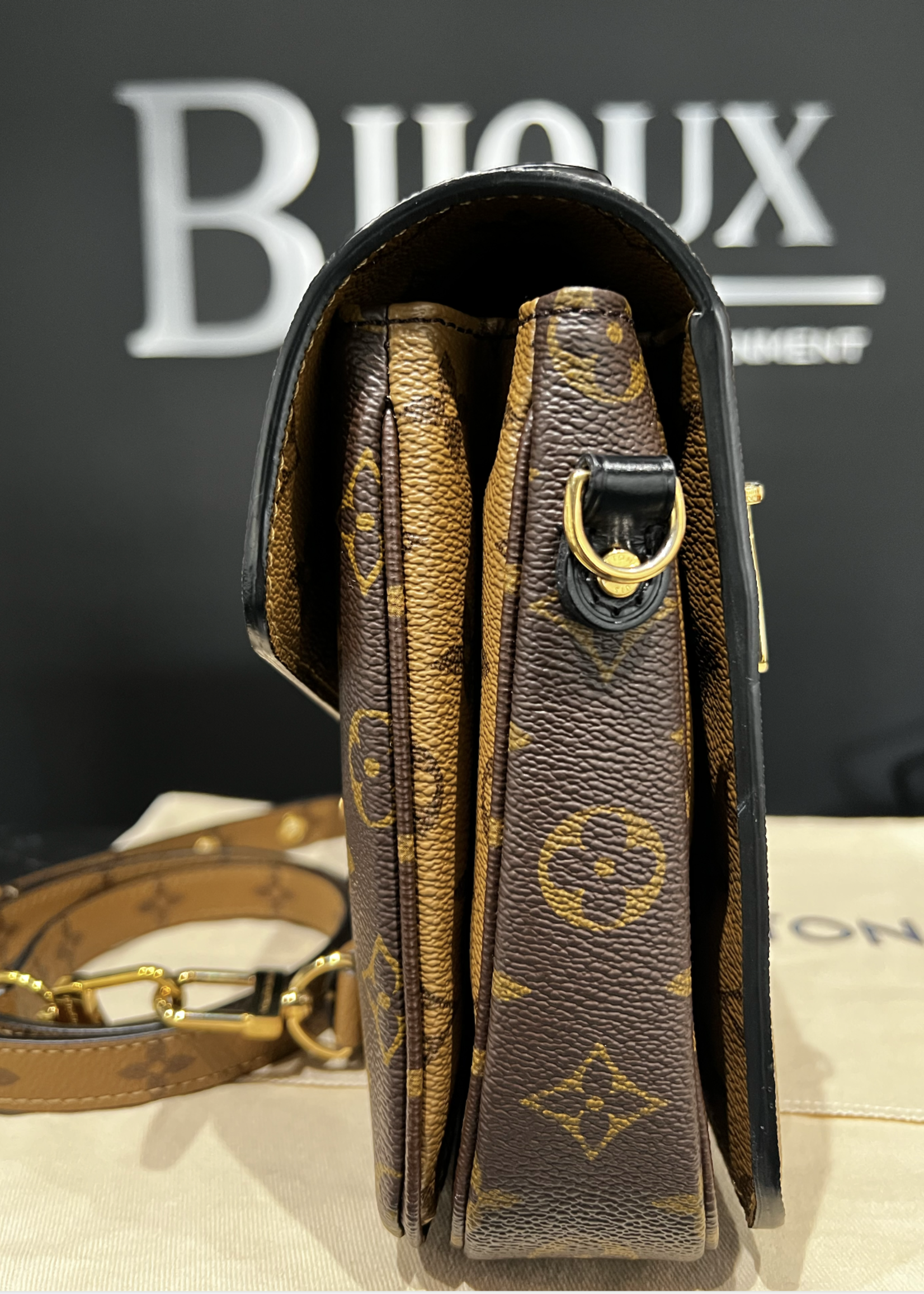 Louis Vuitton SOLD - Louis Vuitton Pochette Metis