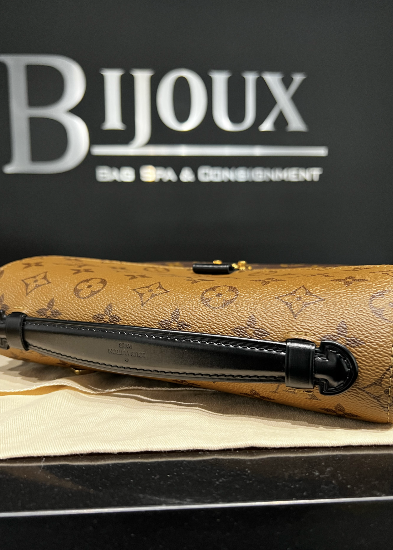 Louis Vuitton SOLD - Louis Vuitton Pochette Metis