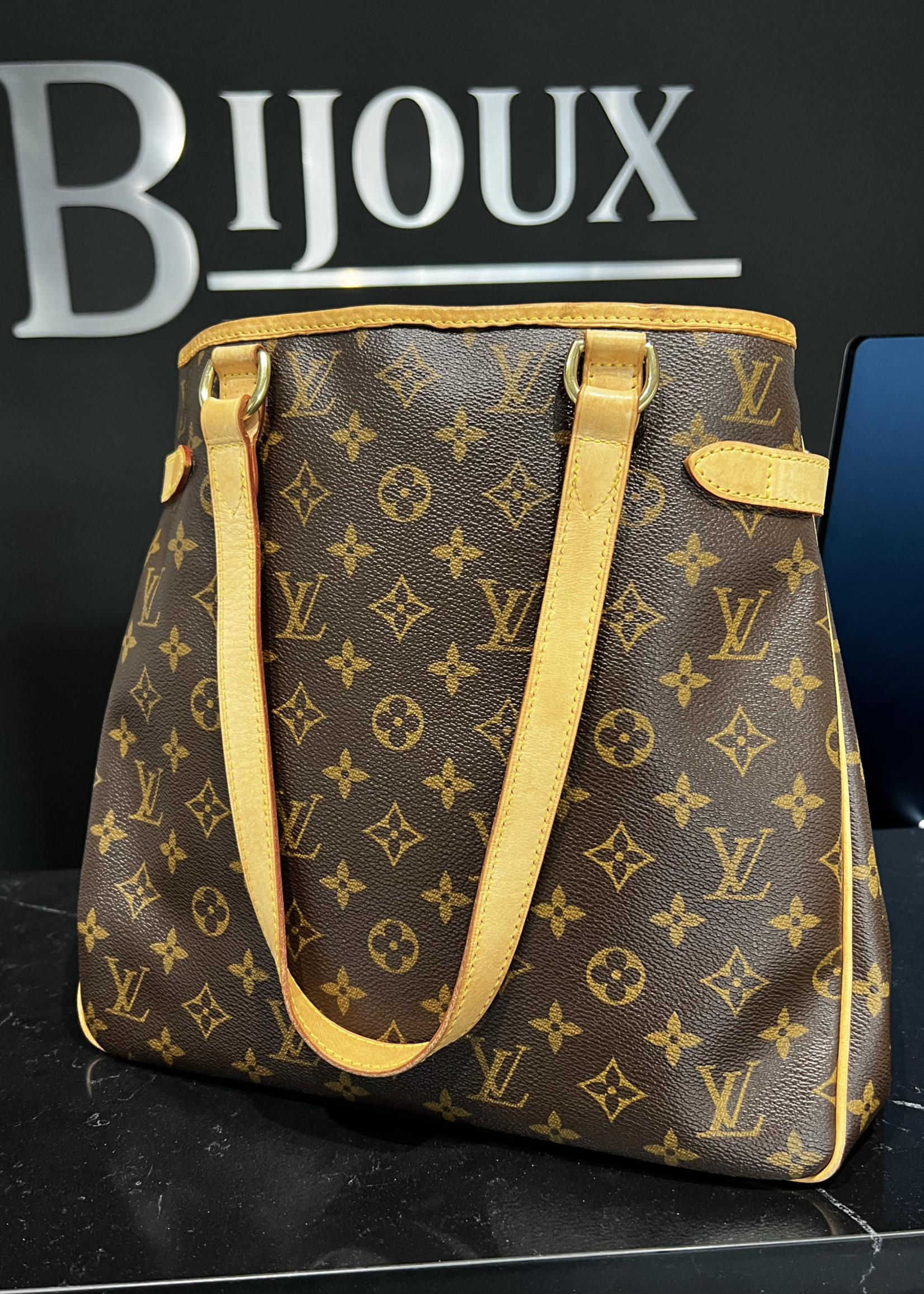 Louis Vuitton Batignolles - Bijoux Bag Spa & Consignment