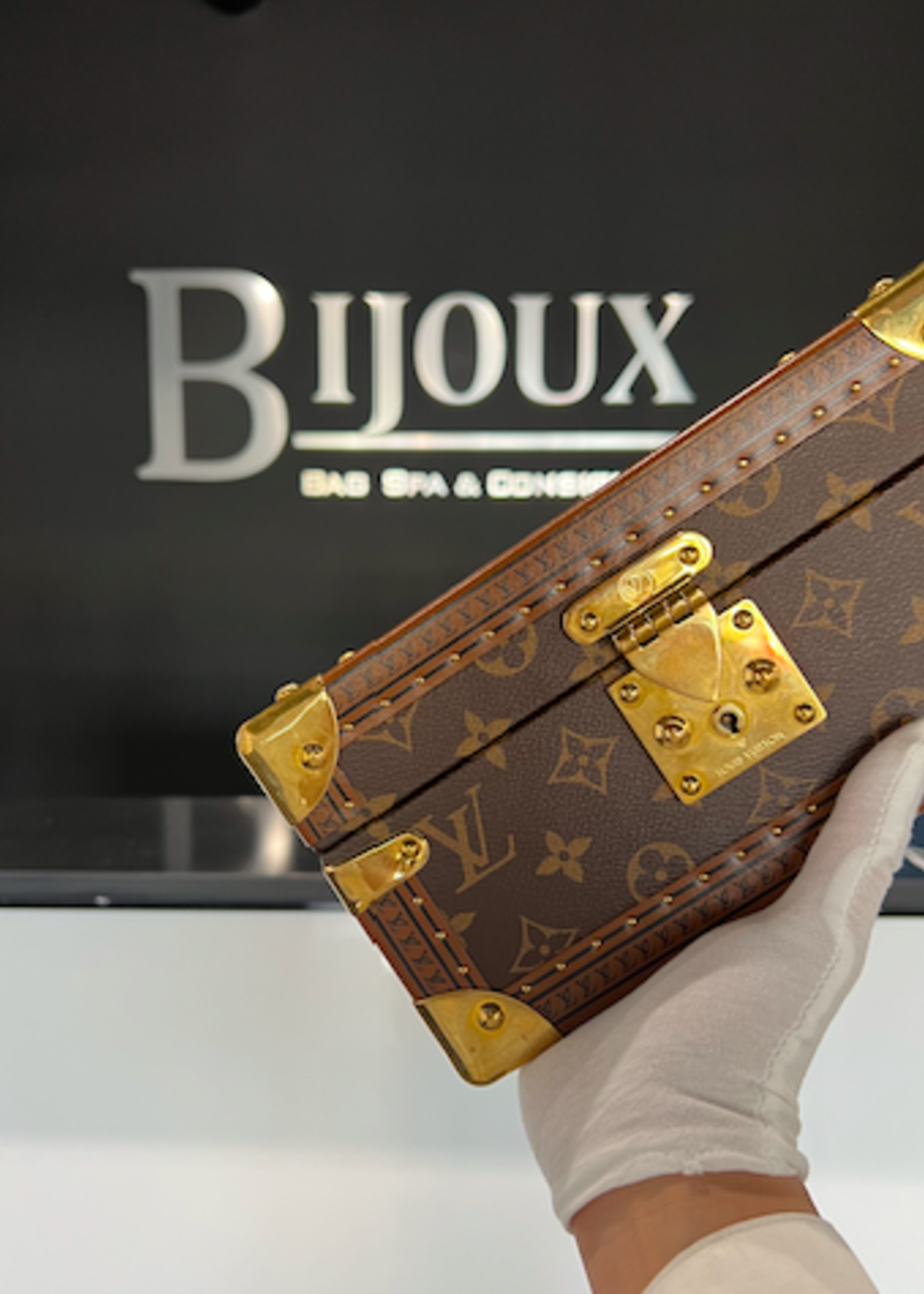 Louis Vuitton SOLD - Louis Vuitton Coffret Tresor 24