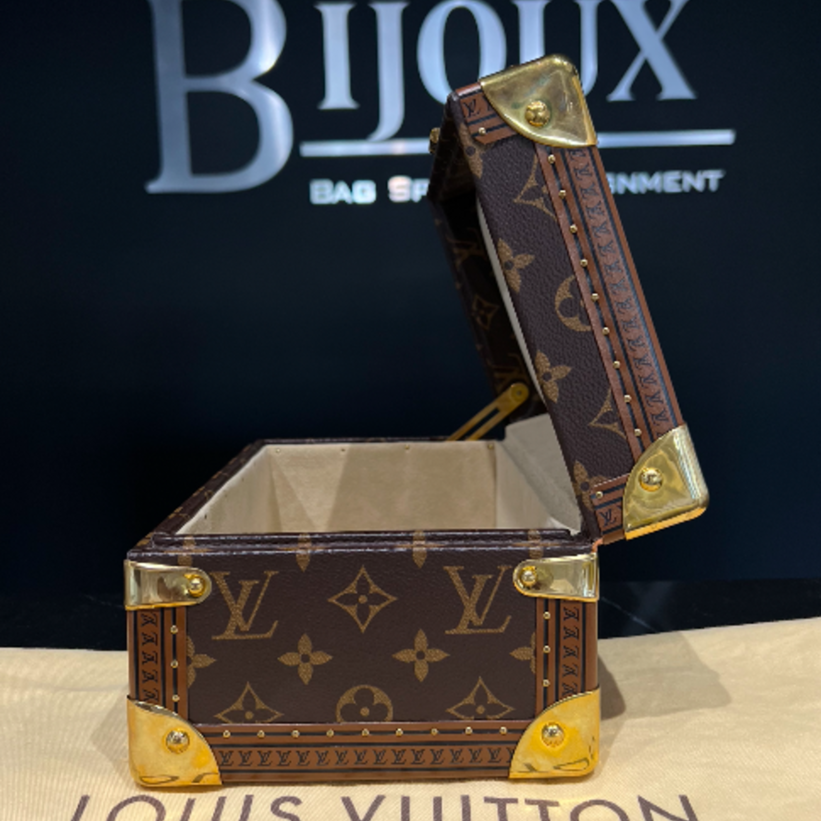 Louis Vuitton SOLD - Louis Vuitton Coffret Tresor 24