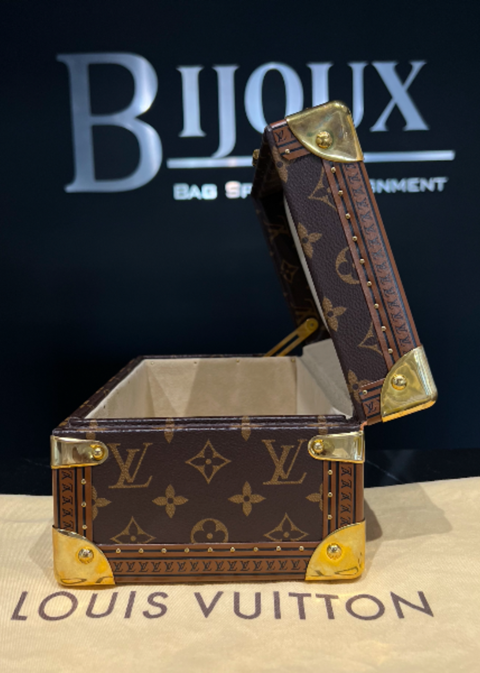 Louis Vuitton SOLD - Louis Vuitton Coffret Tresor 24