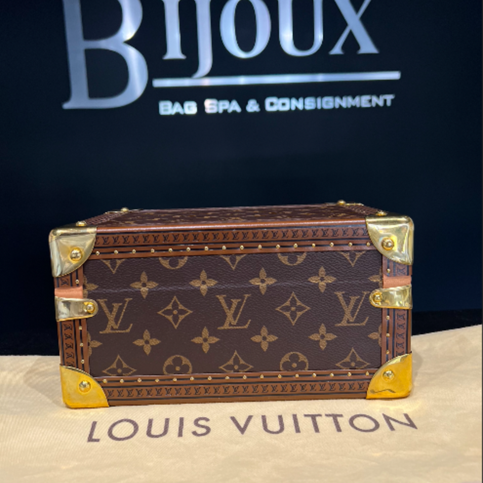Louis Vuitton SOLD - Louis Vuitton Coffret Tresor 24