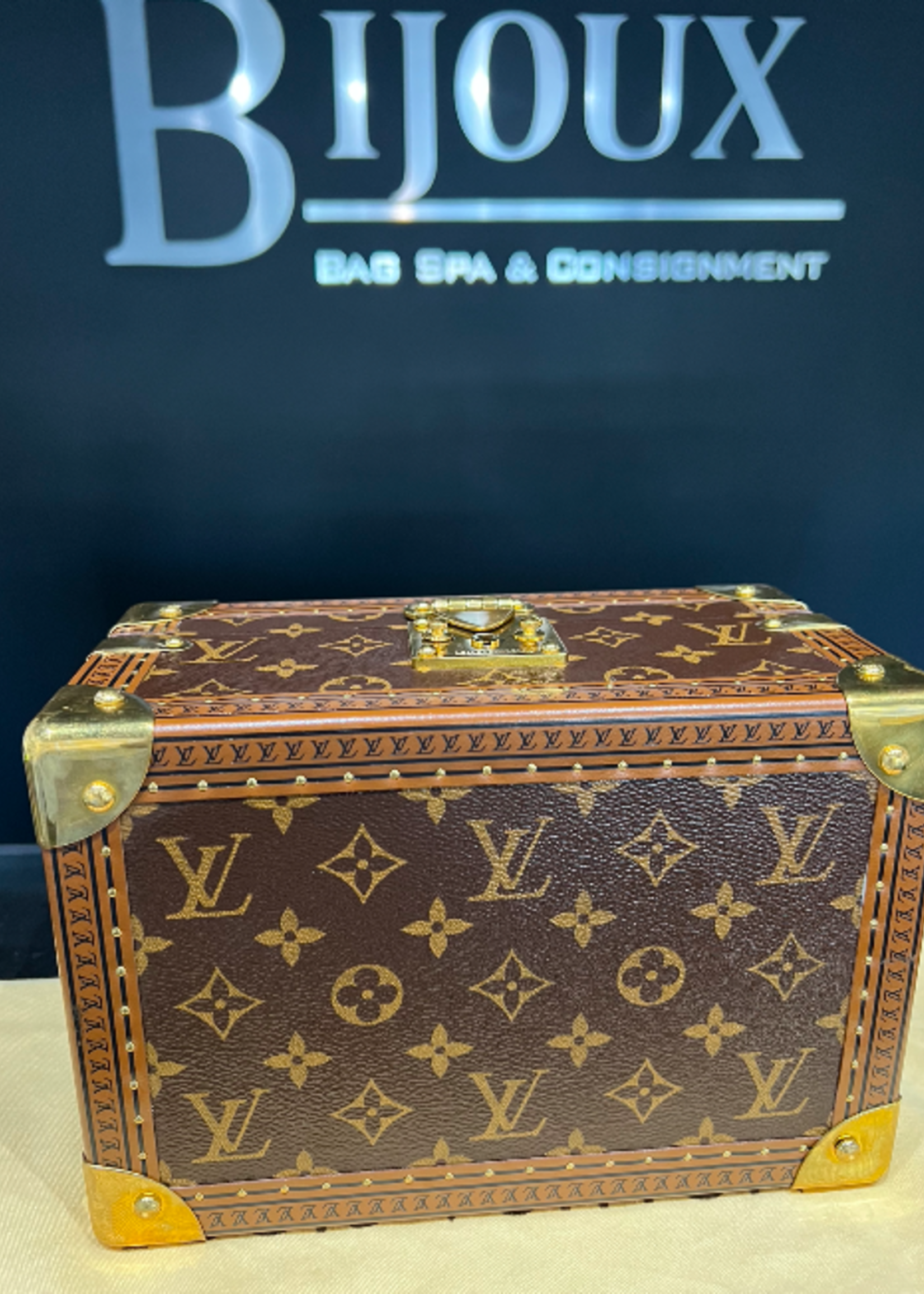 Louis Vuitton SOLD - Louis Vuitton Coffret Tresor 24