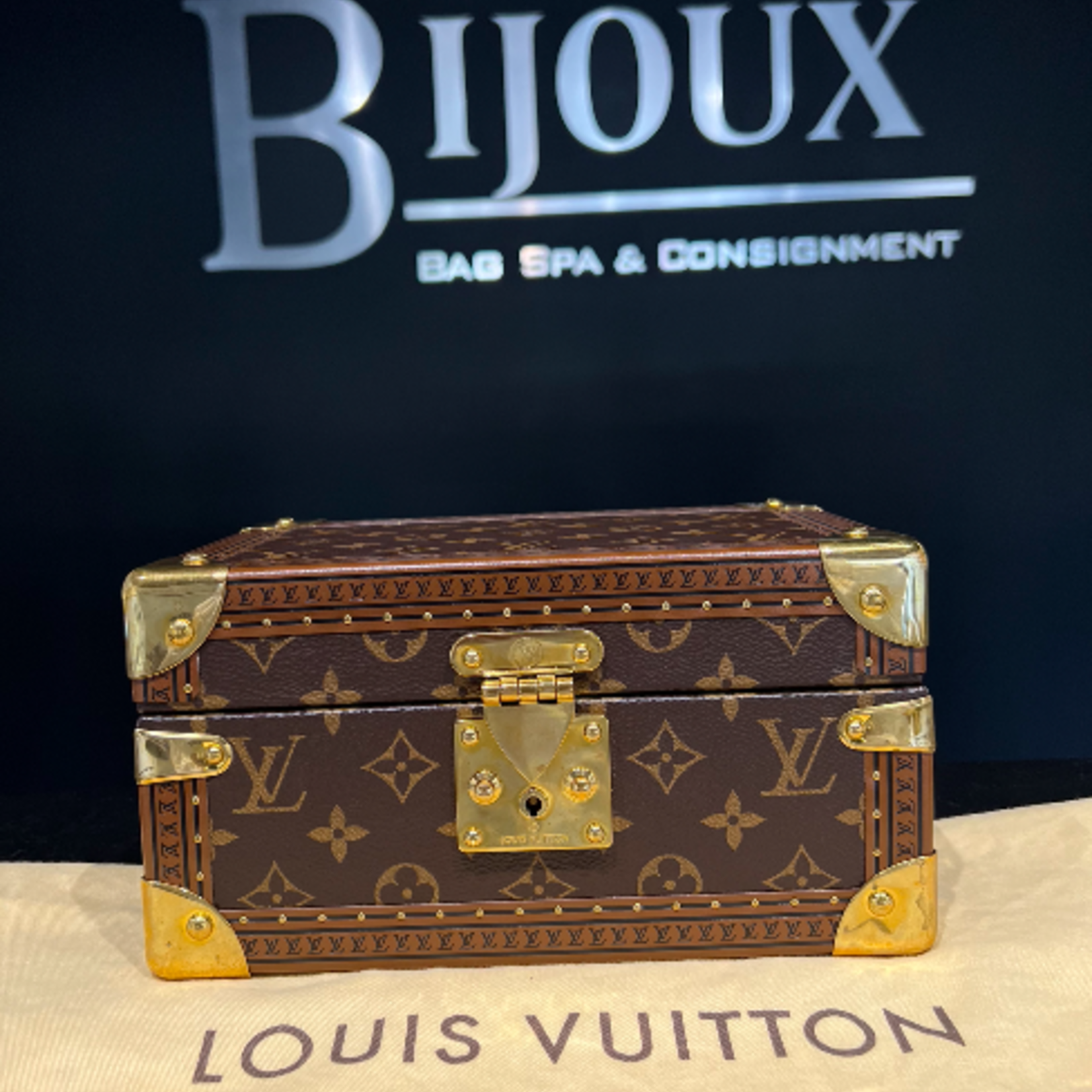Louis Vuitton SOLD - Louis Vuitton Coffret Tresor 24
