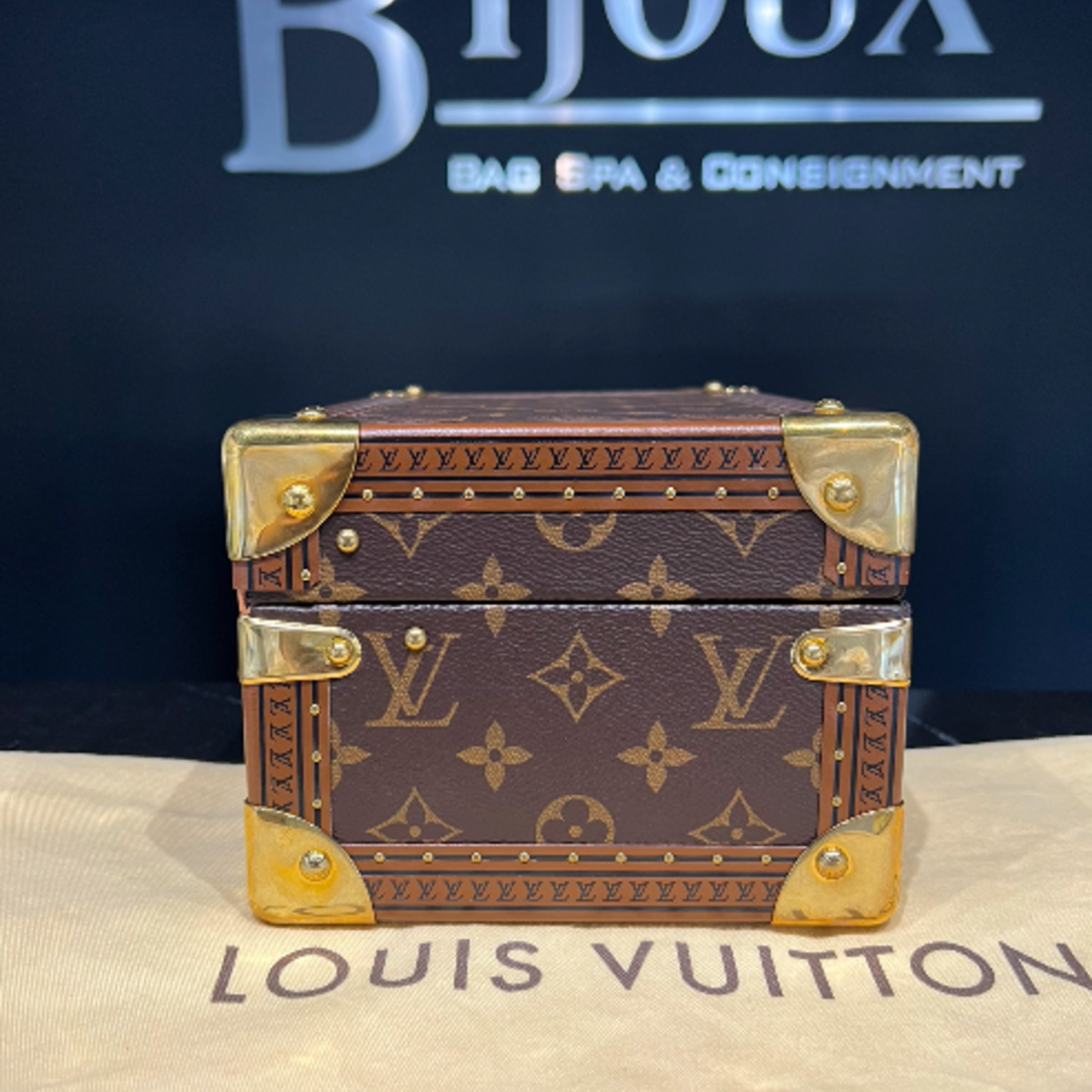 Louis Vuitton SOLD - Louis Vuitton Coffret Tresor 24