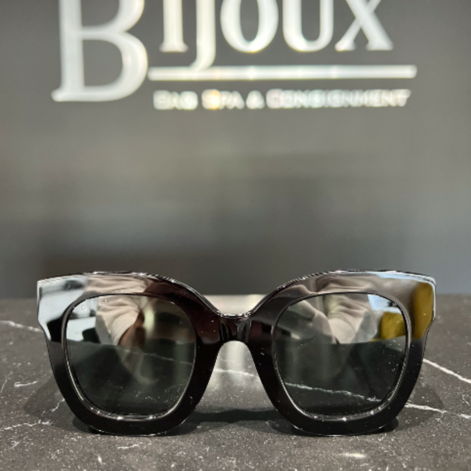 Gucci SOLD - Gucci Star Sunglasses GG0208S