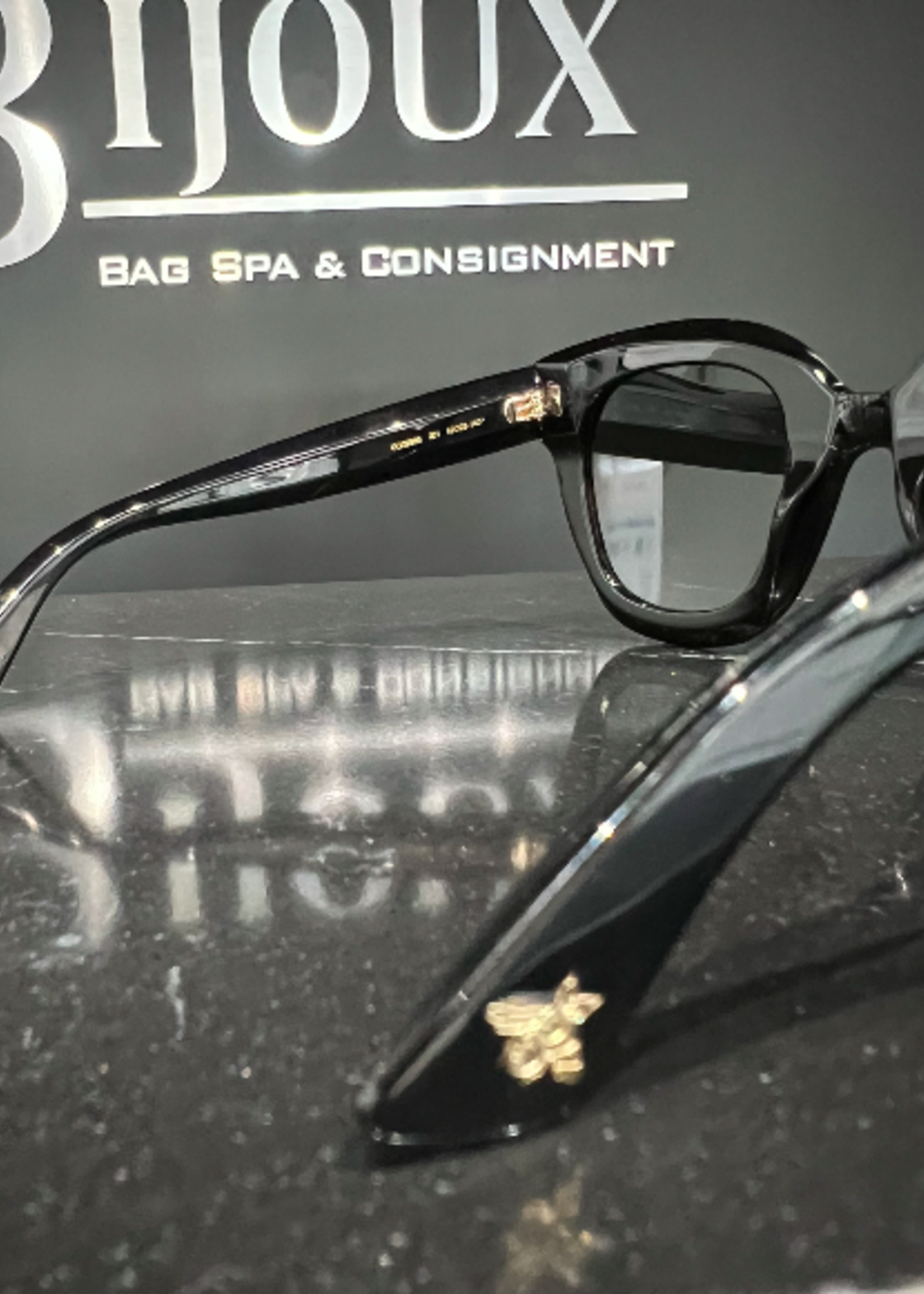 Gucci SOLD - Gucci Star Sunglasses GG0208S