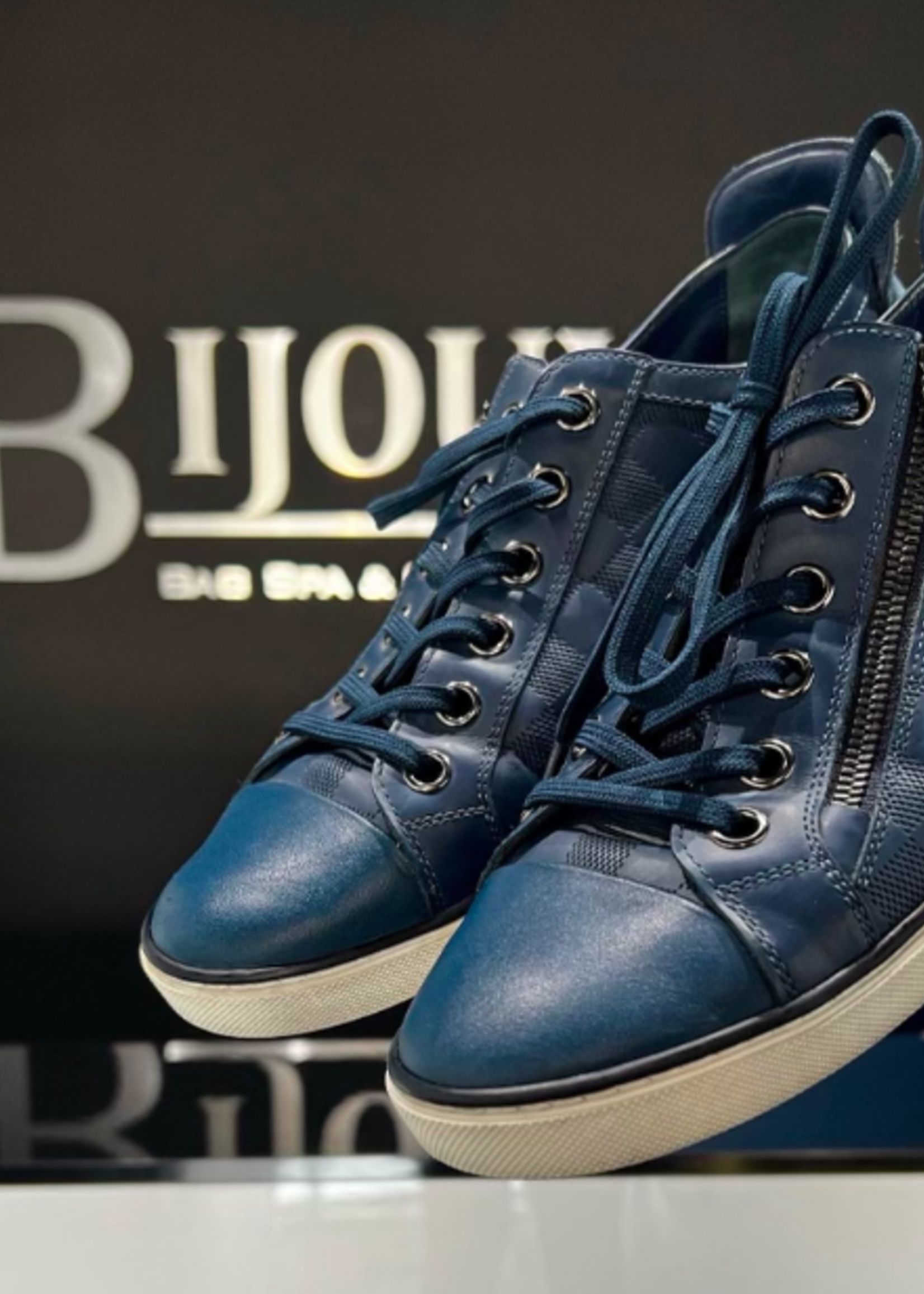 Louis Vuitton SOLD - Louis Vuitton Mens Challenge Zip Sneaker- EU 8/ US 9