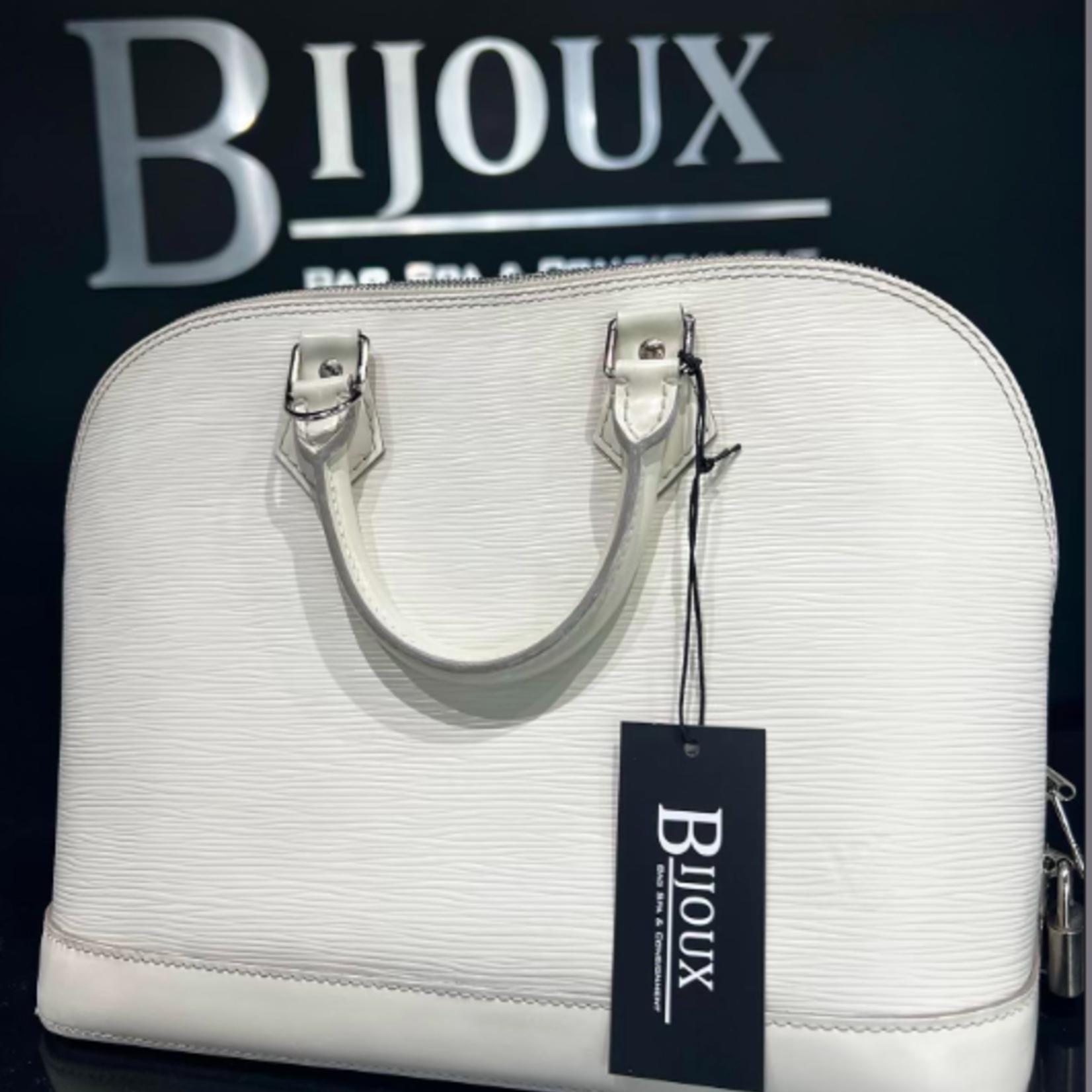 Louis Vuitton SOLD - LOUIS VUITTON ALMA PM EPI LEATHER WHITE
