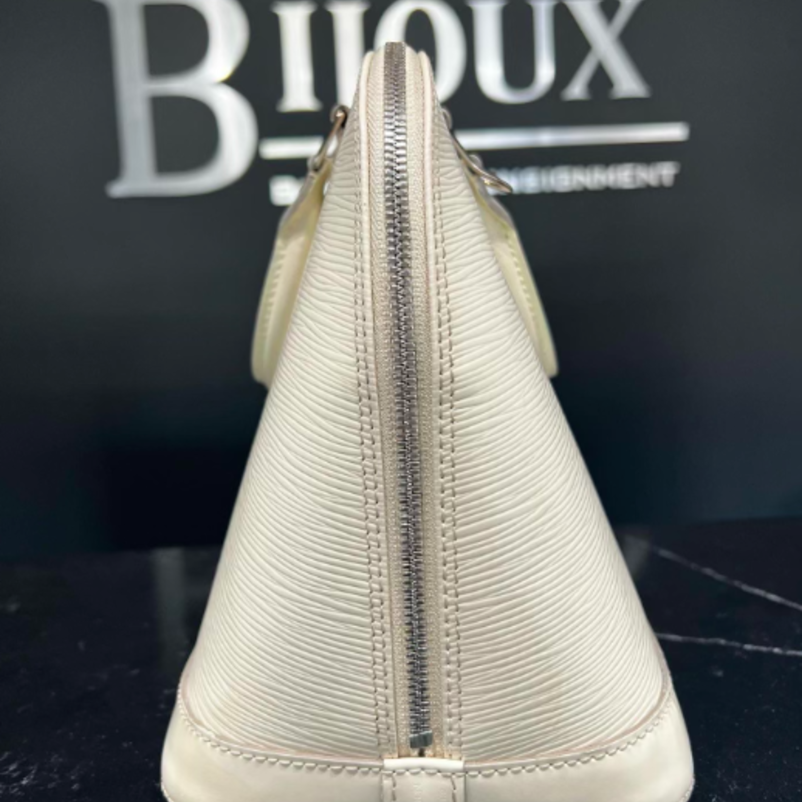 Louis Vuitton SOLD - LOUIS VUITTON ALMA PM EPI LEATHER WHITE
