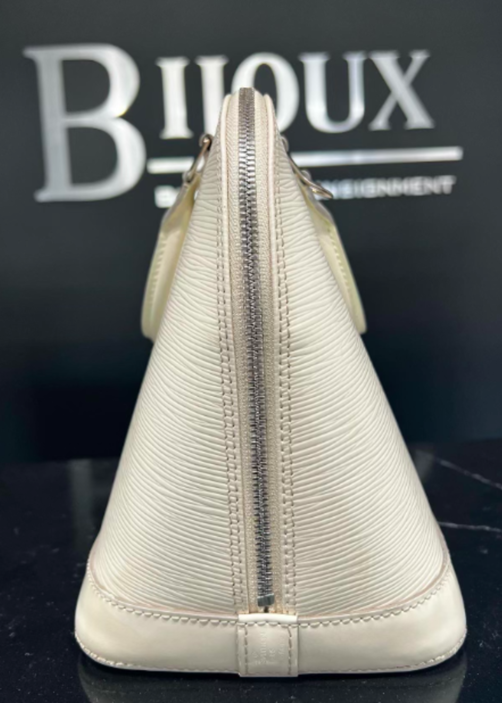 Louis Vuitton SOLD - LOUIS VUITTON ALMA PM EPI LEATHER WHITE