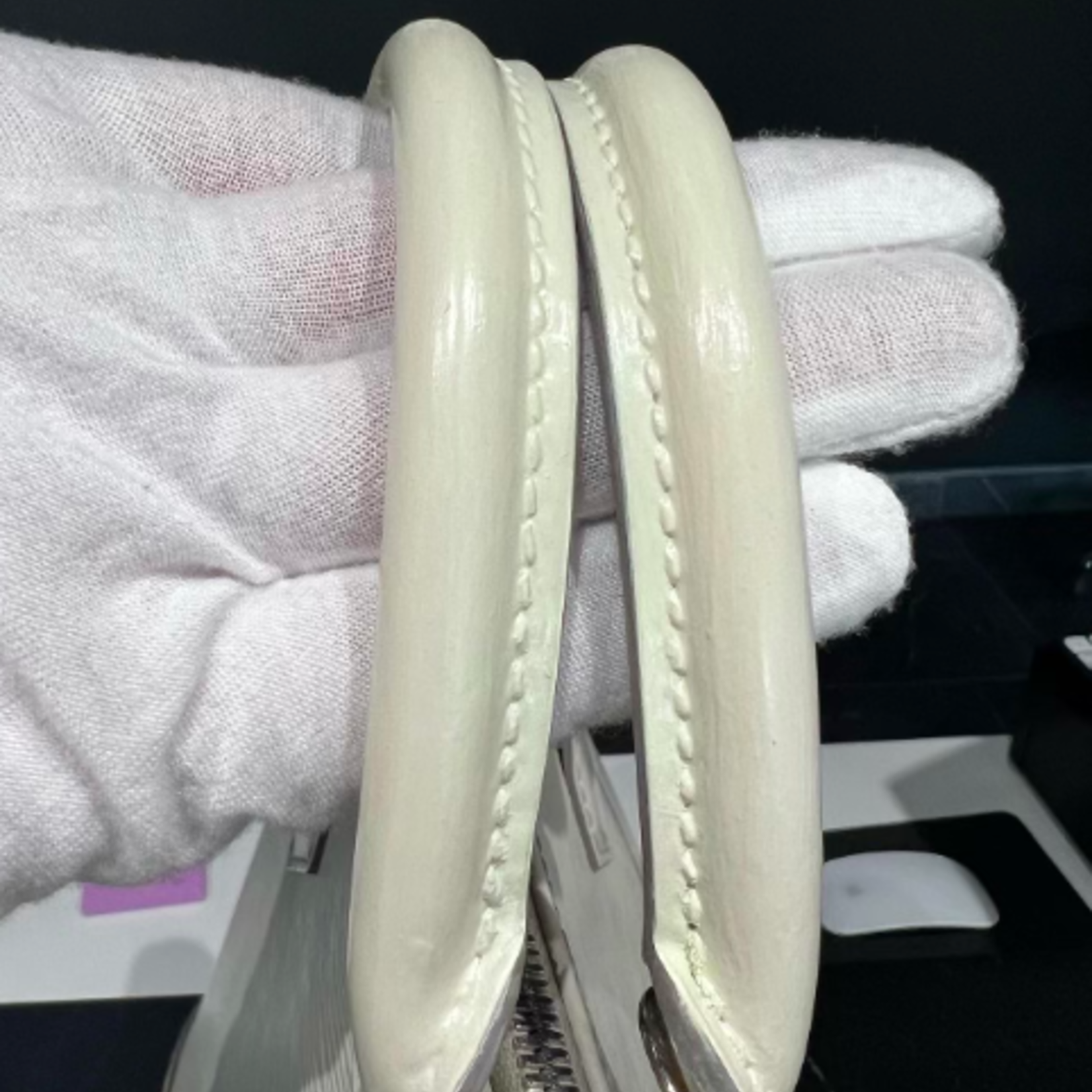 Louis Vuitton SOLD - LOUIS VUITTON ALMA PM EPI LEATHER WHITE