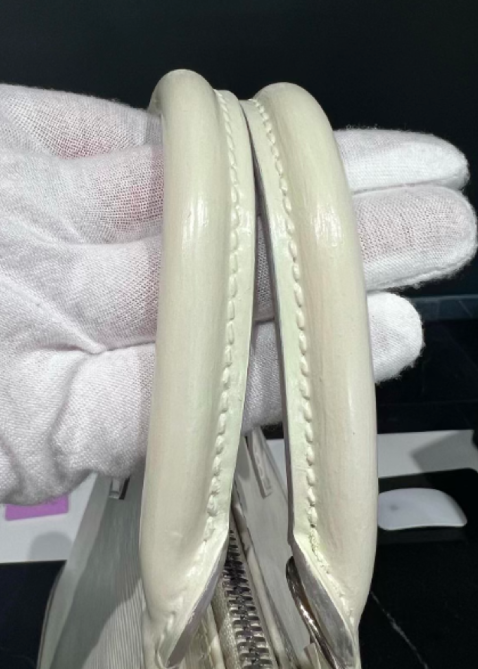 Louis Vuitton SOLD - LOUIS VUITTON ALMA PM EPI LEATHER WHITE