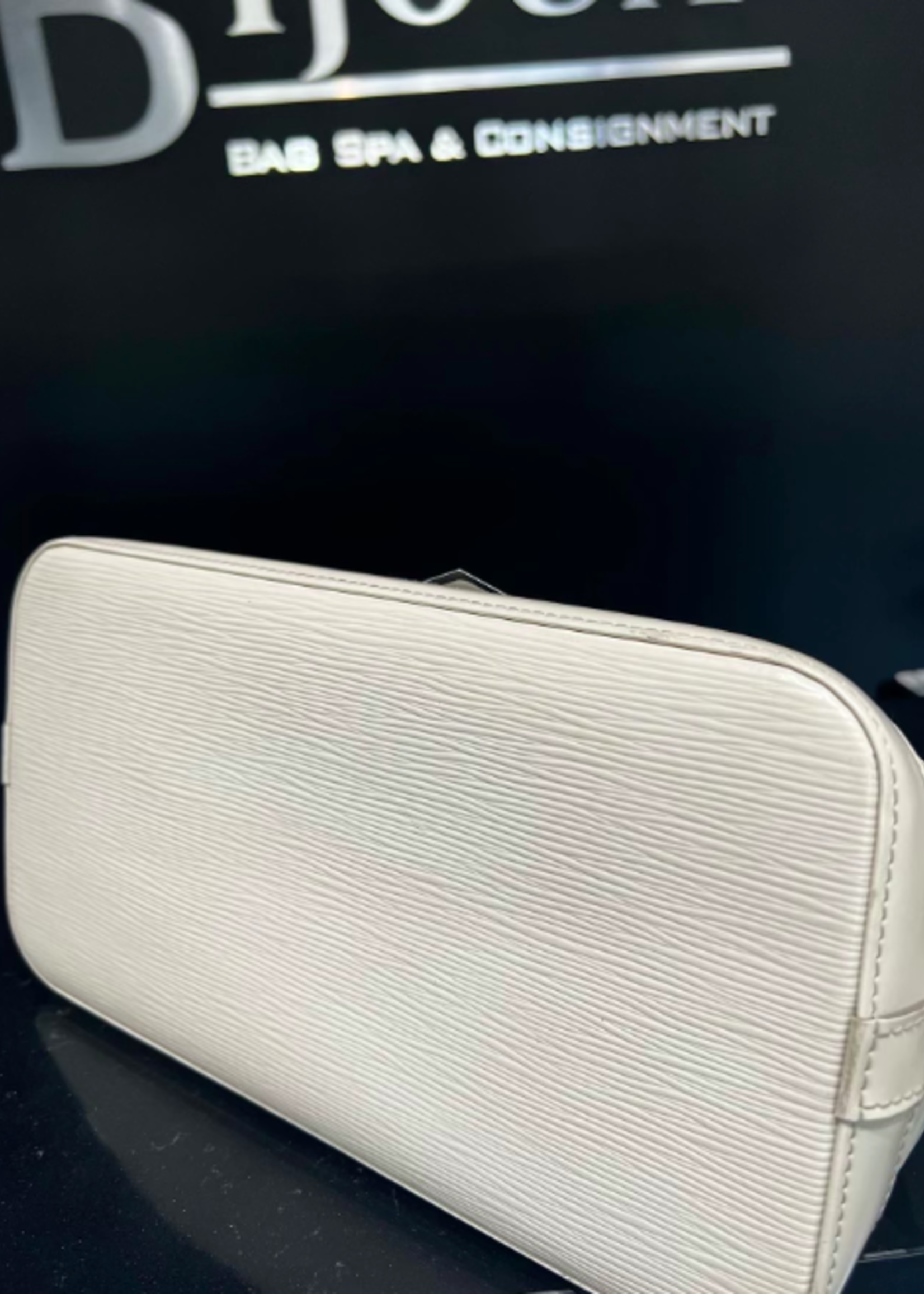 Louis Vuitton SOLD - LOUIS VUITTON ALMA PM EPI LEATHER WHITE